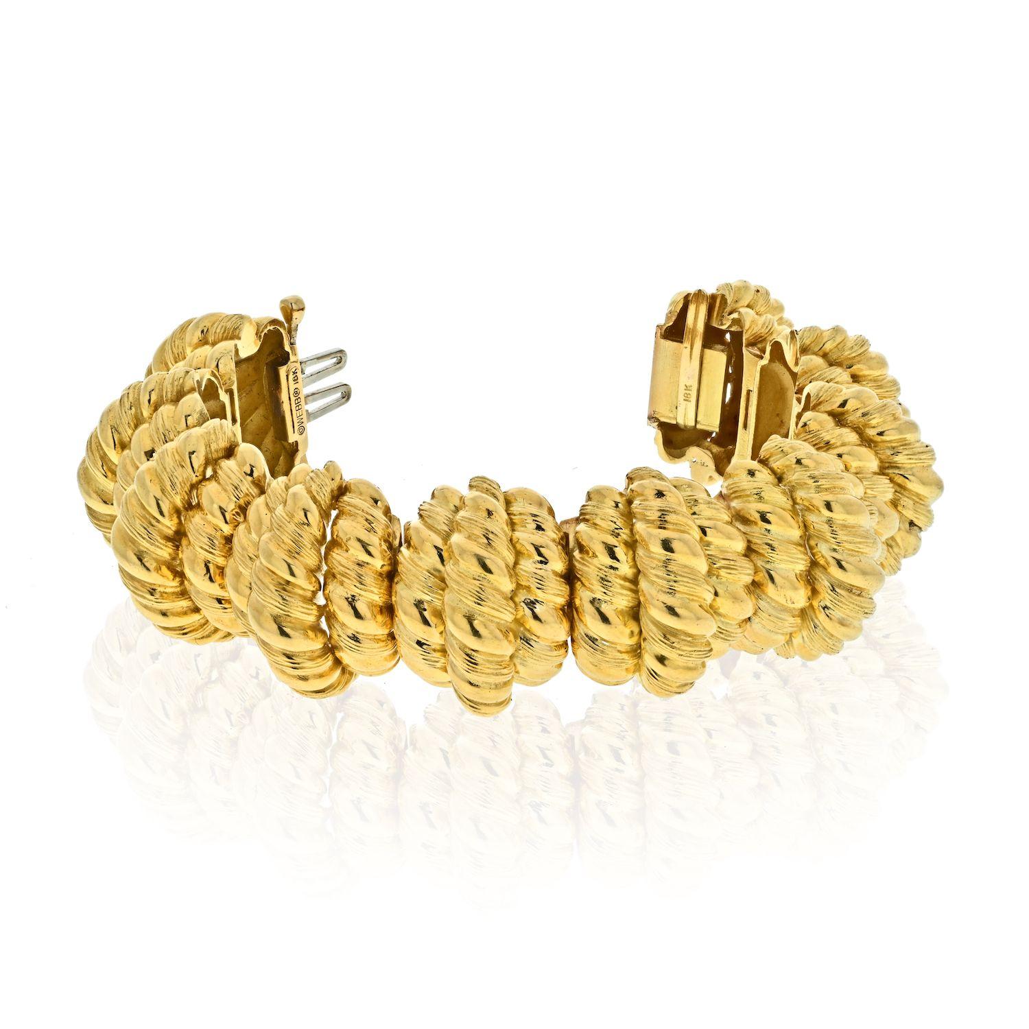 David Webb 18K Yellow Gold Power Architectural Bracelet In Excellent Condition For Sale In New York, NY