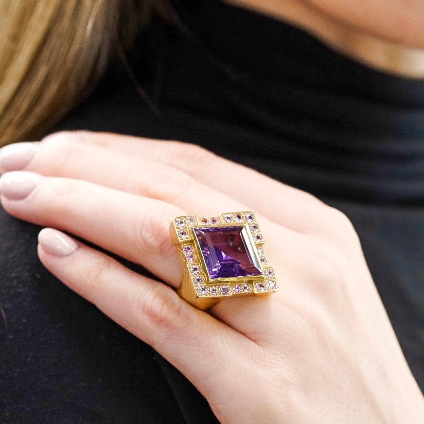 David Webb 18k Yellow Gold Purple Amethyst Rhombus Ring In Excellent Condition For Sale In New York, NY