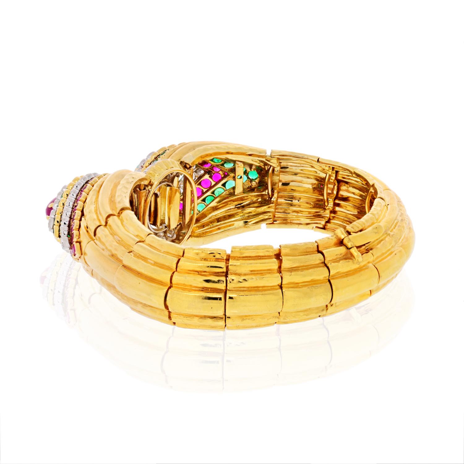 Moderne David Webb, bracelet Raja Tears en or jaune 18 carats, émeraudes vertes, rubis et diamants en vente