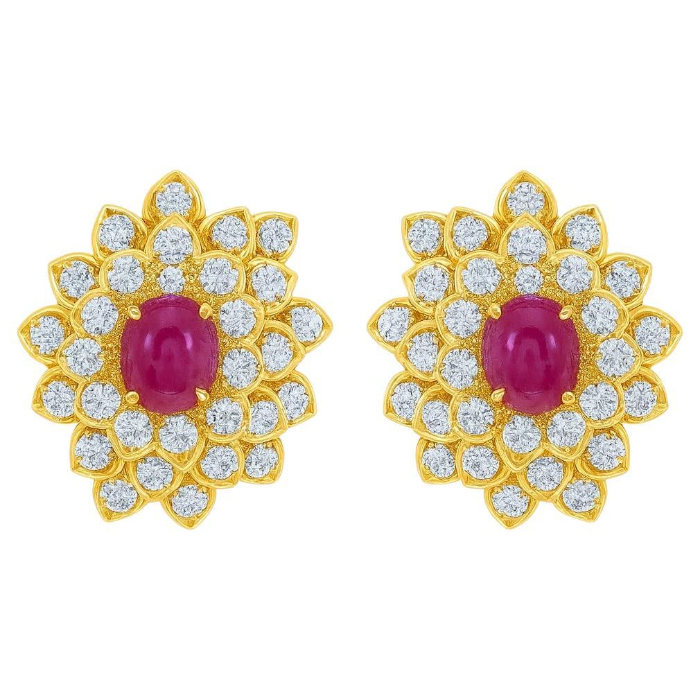 Boucles d
oreilles en or jaune 18K avec corail rouge et diamants David Webb
