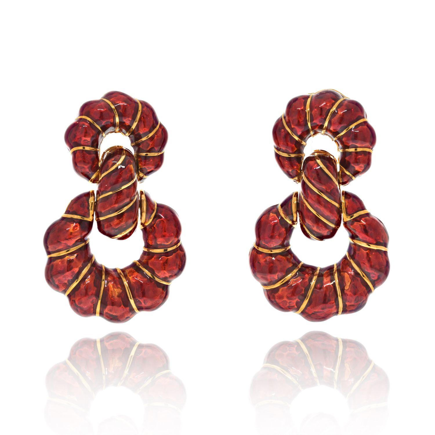 Moderne David Webb - Boucles d'oreilles clips en or jaune 18 carats, émail rouge et cannelures. en vente