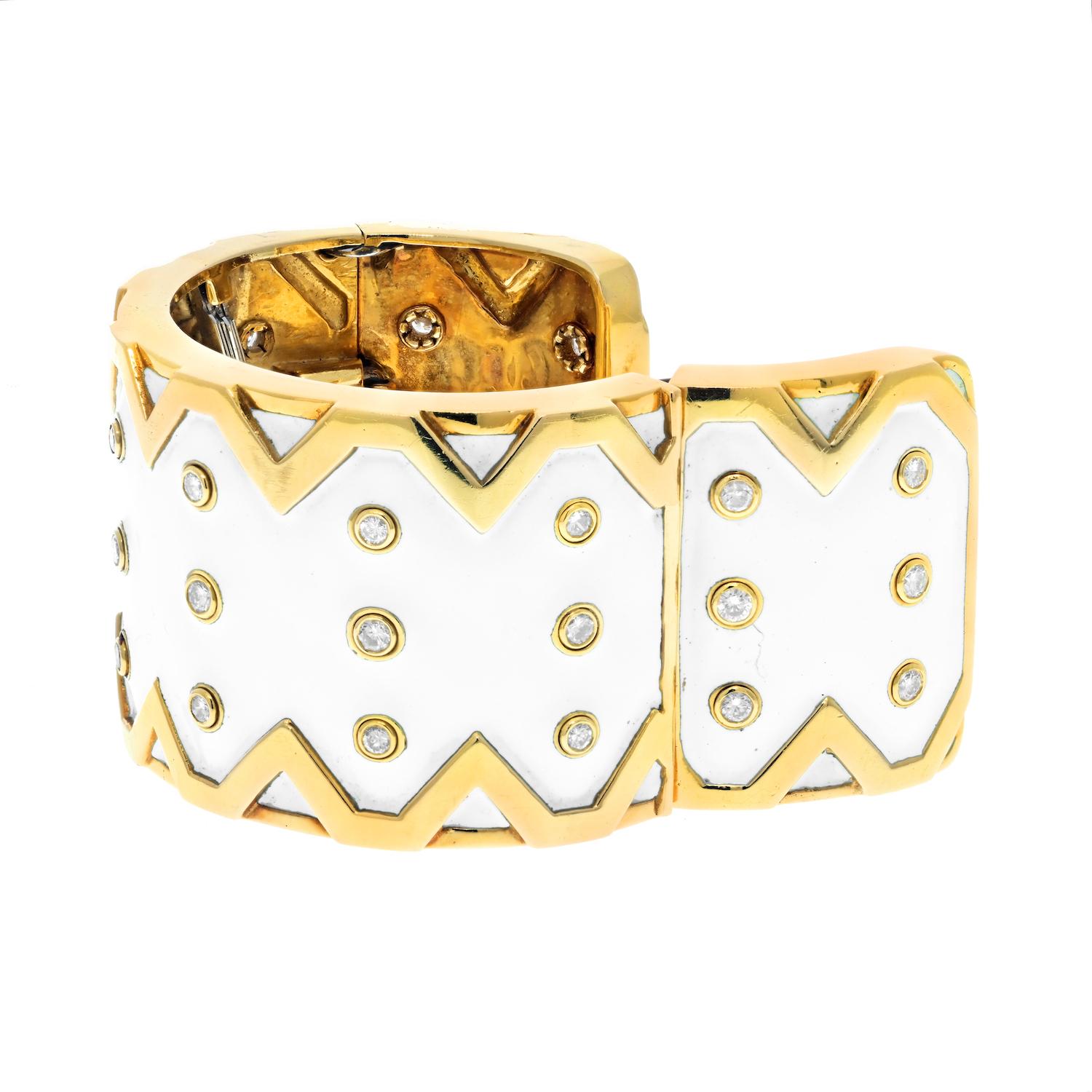 Moderne David Webb Bracelet RickRack en or jaune 18 carats, émail blanc et diamants en vente