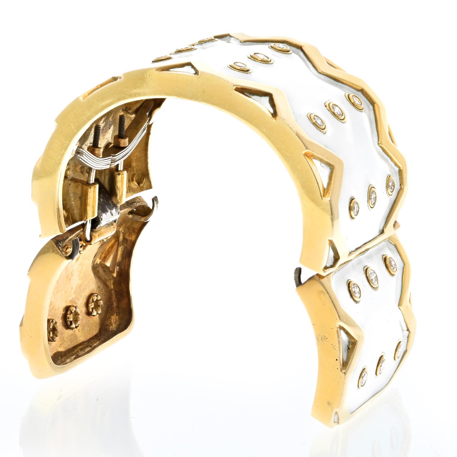 David Webb Bracelet RickRack en or jaune 18 carats, émail blanc et diamants Excellent état - En vente à New York, NY