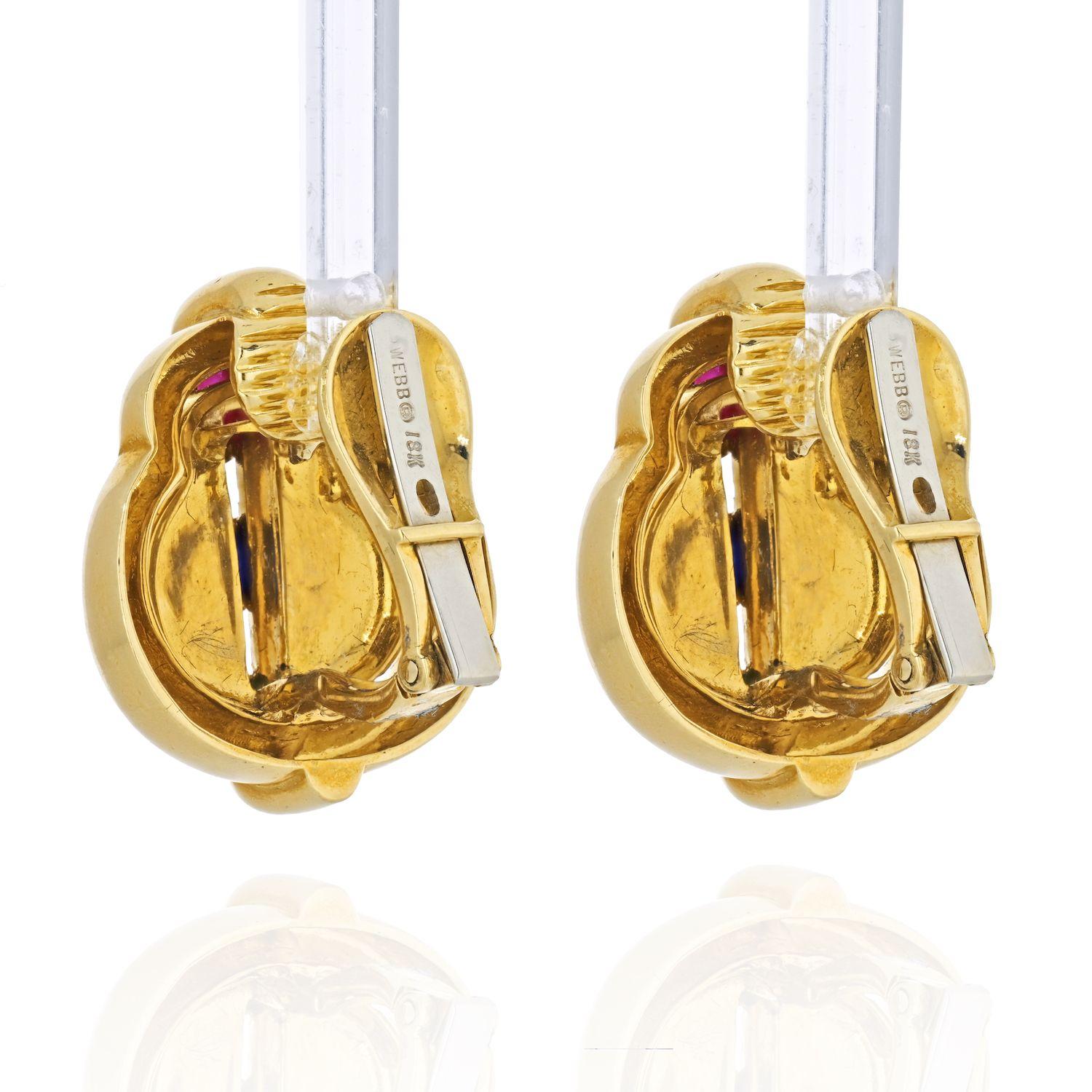 Moderne David Webb Boucles d'oreilles en or jaune 18 carats avec rubis, émeraudes et saphirs en vente