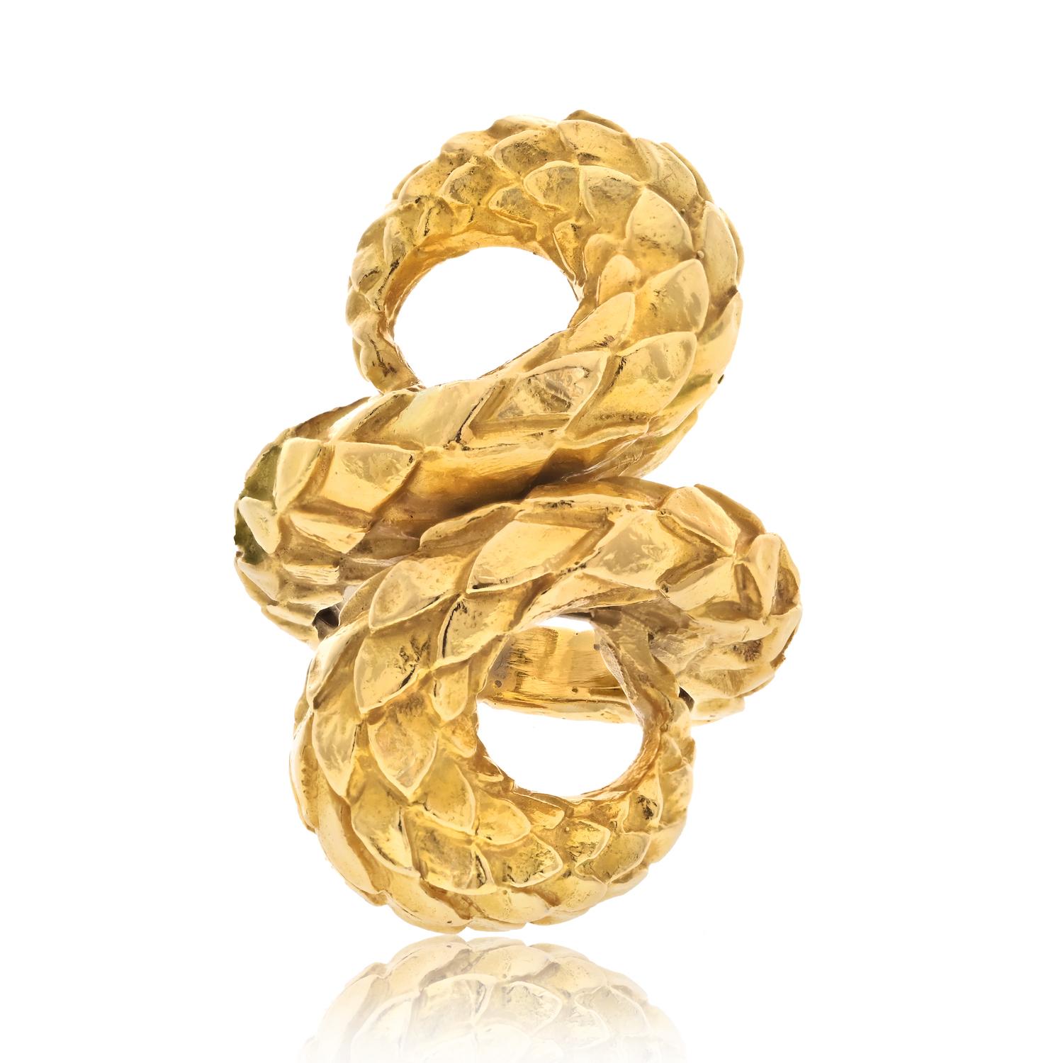 Estate David Webb Platinum & 18K Yellow Gold Twisted Scales Ring: A Unique Blend of Elegance. 

The Estate David Webb Platinum & 18K Yellow Gold Twisted Scales Ring is a remarkable piece of jewelry that stands out not only for its exquisite