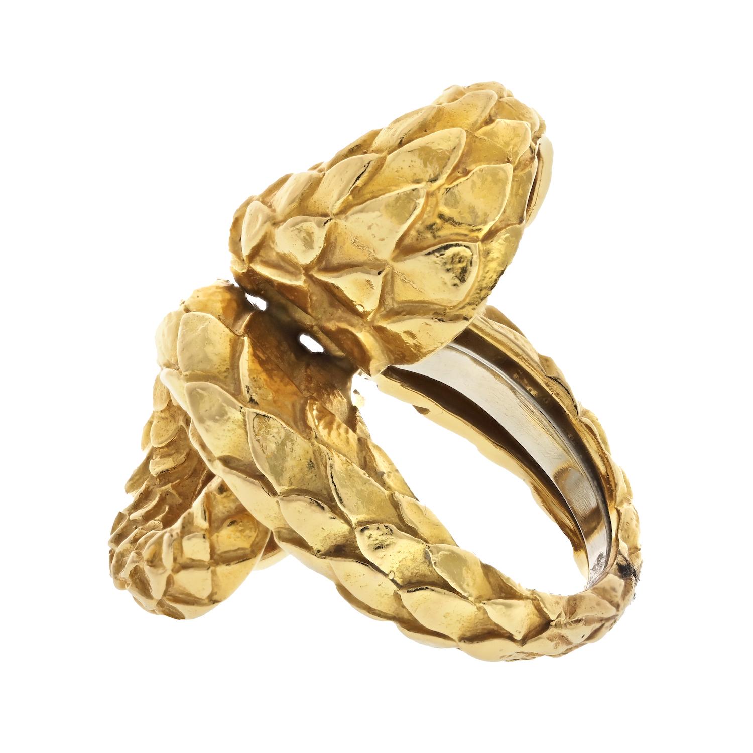 David Webb 18K Yellow Gold Scaled Design Twist Cocktail Ring In Excellent Condition For Sale In New York, NY