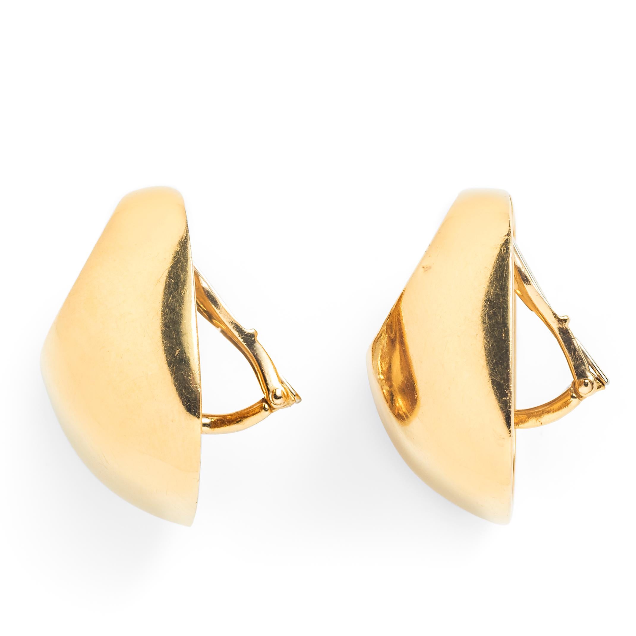 Rétro David Webb Clips d'oreilles en or jaune 18 carats en forme de feston en vente