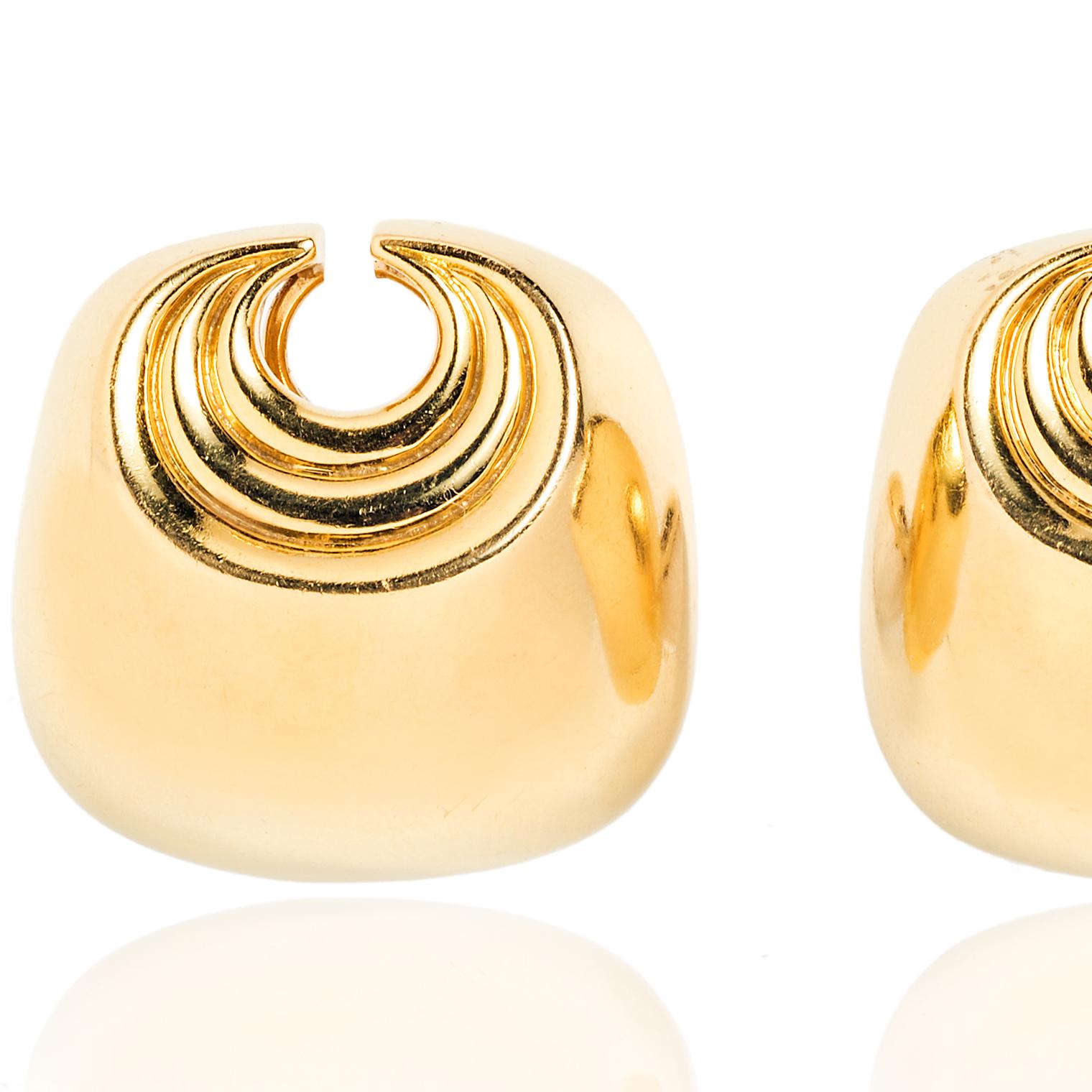 Retro David Webb 18K Yellow Gold Scallop Form Ear Clips For Sale