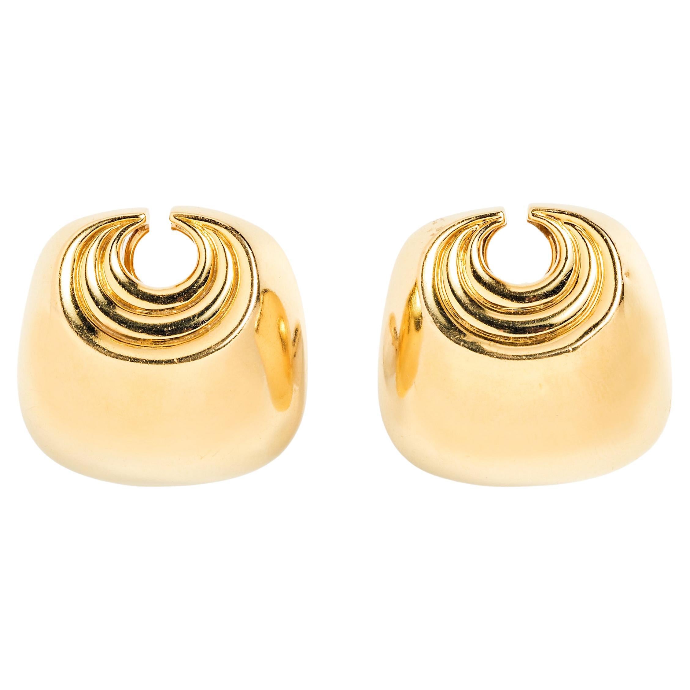 David Webb 18K Yellow Gold Scallop Form Ear Clips For Sale