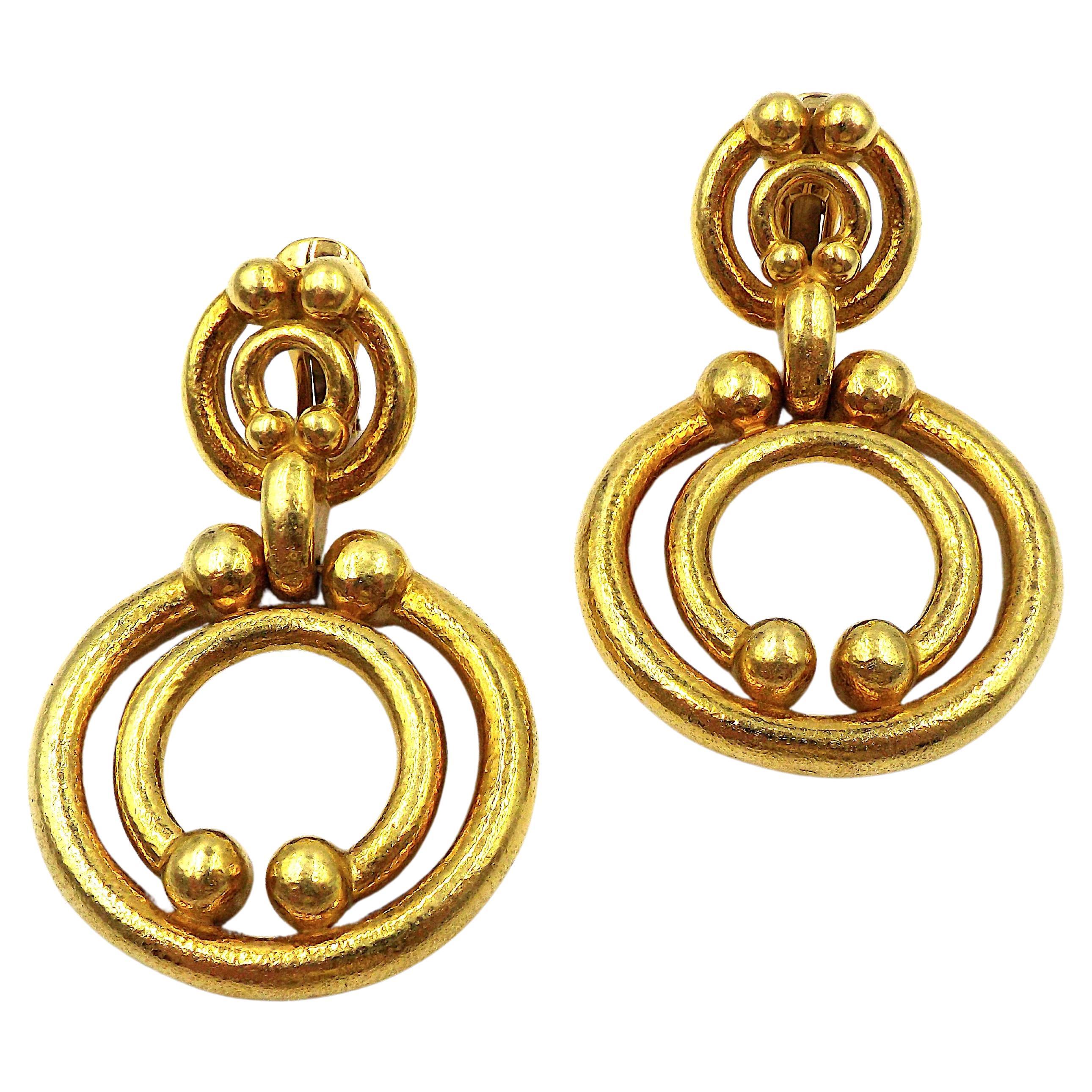 David Webb - Boucles d'oreilles en or jaune 18 carats avec pendentifs en forme de volutes en vente