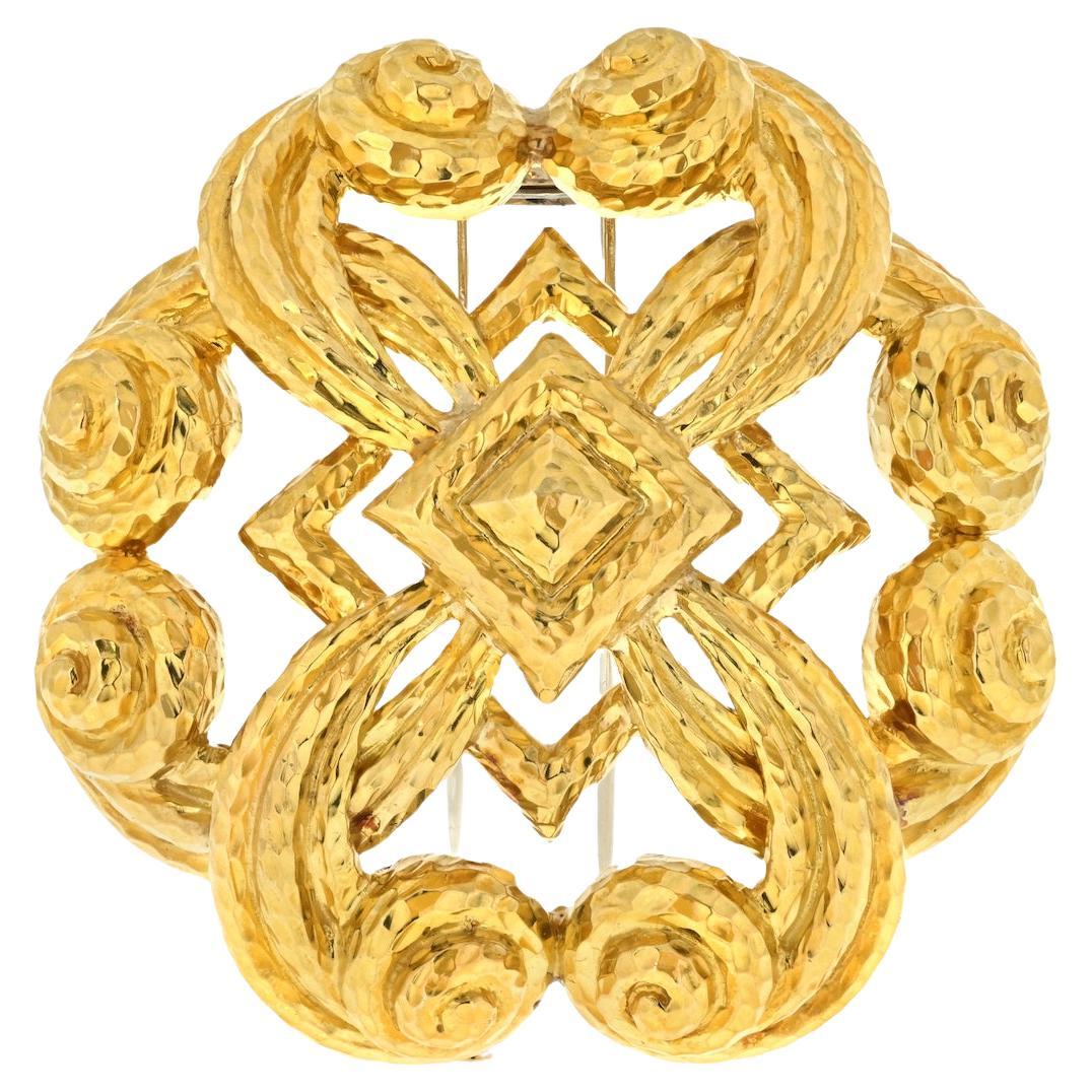 David Webb 18K Yellow Gold Scrolled Hammered Brooch For Sale