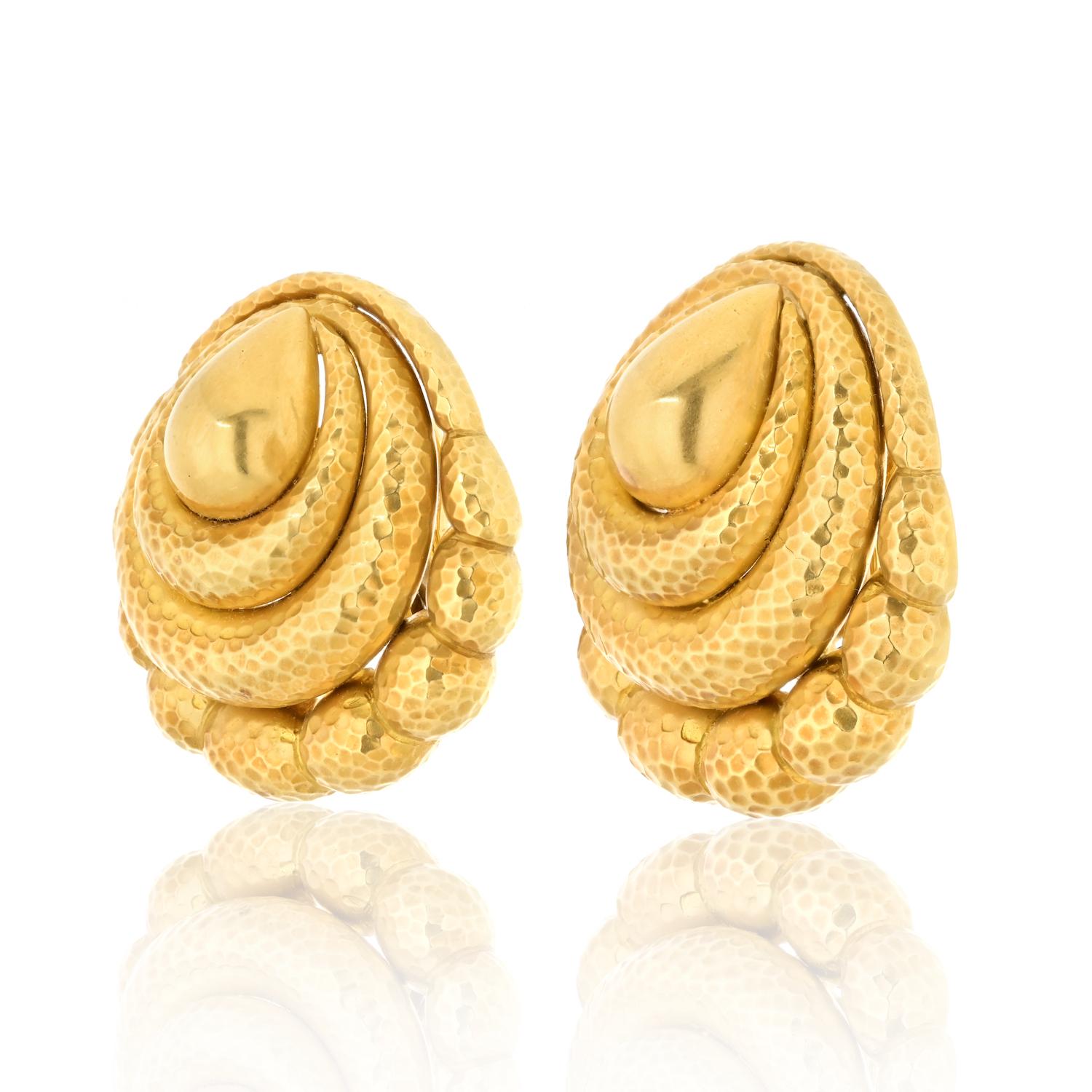 Modern David Webb 18K Yellow Gold Scrolled Textured Clip Earrings For Sale