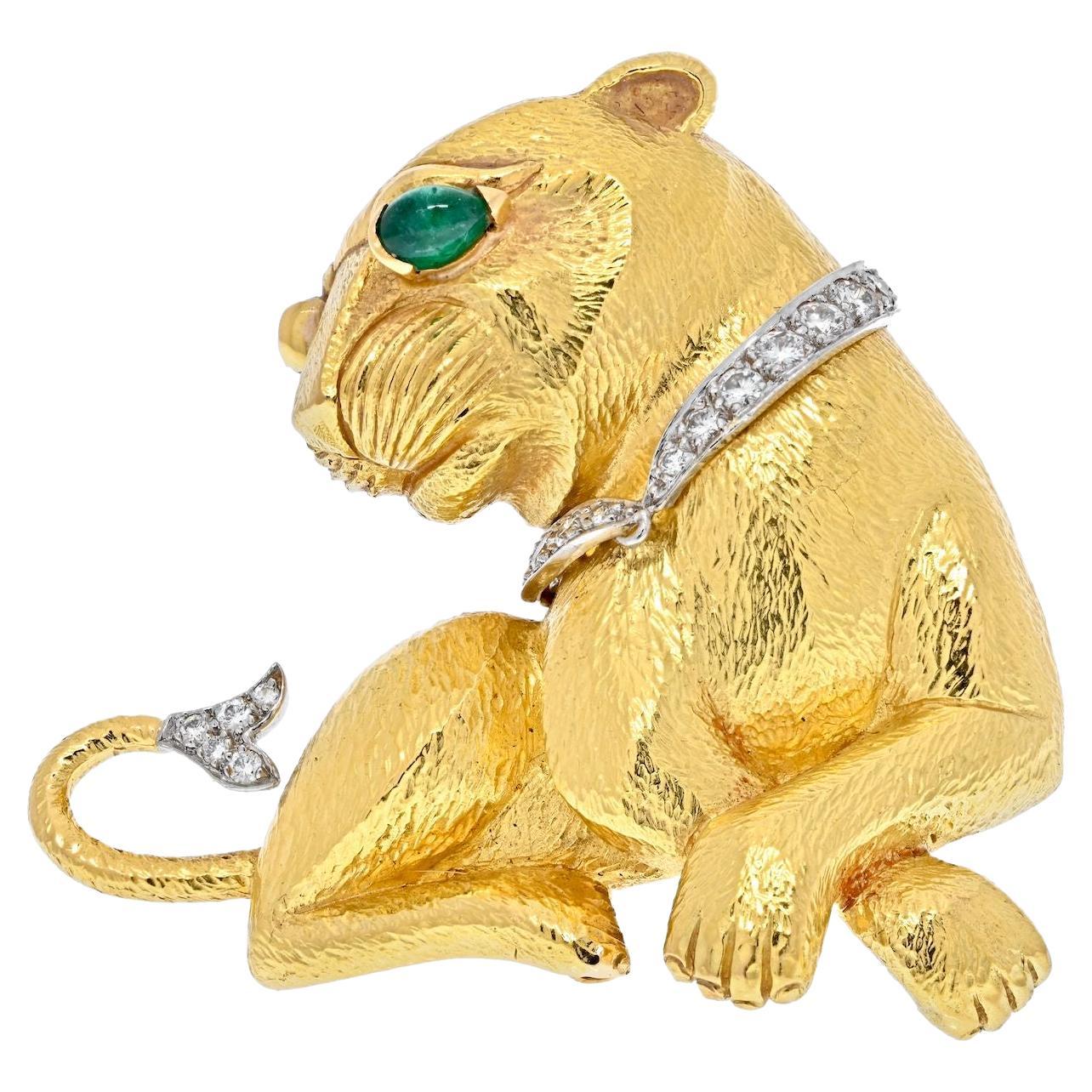 David Webb: 18 Karat Gelbgold sitzender Panther mit Diamant-Kragen Brosche