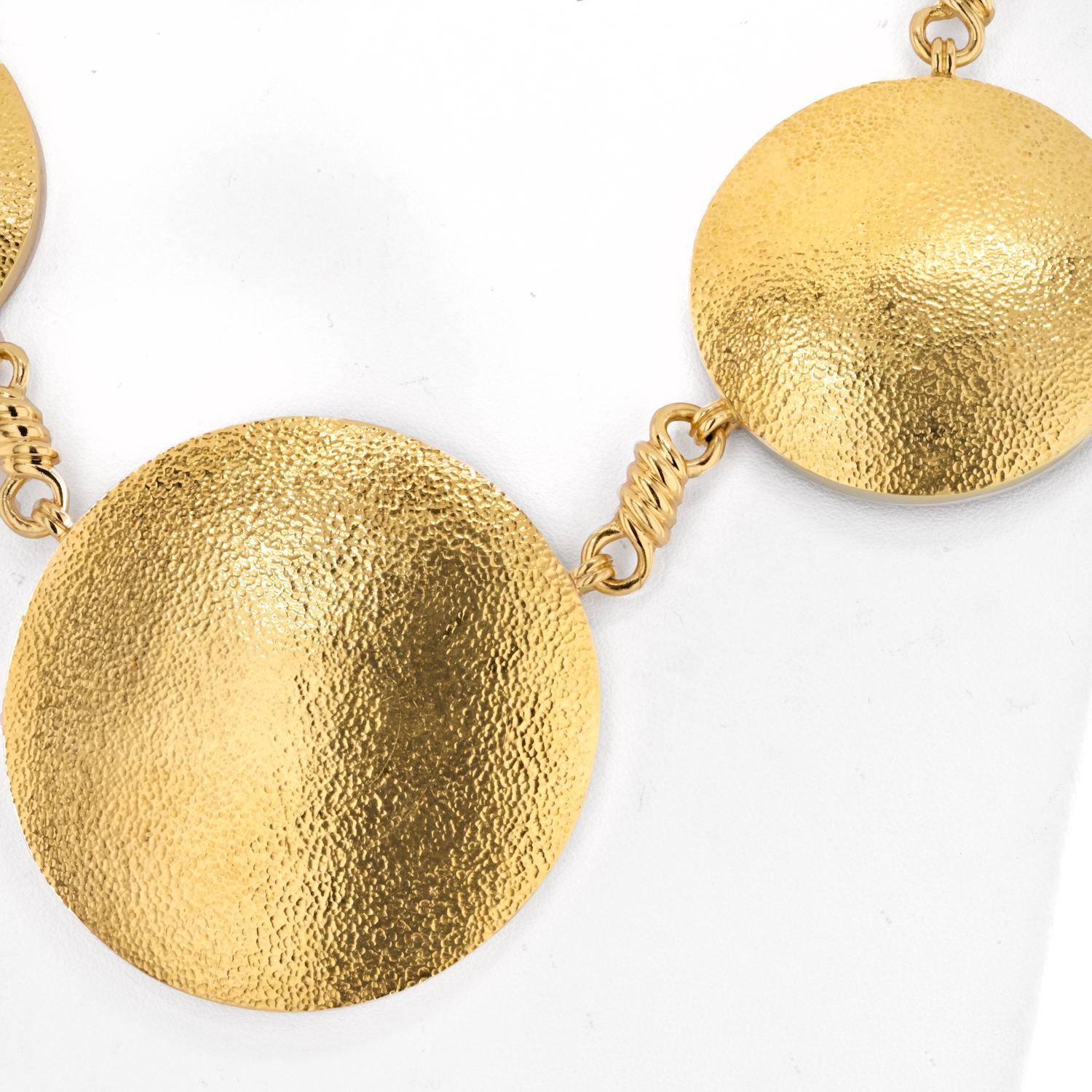 David Webb 18K Yellow Gold Solar Hammered Disk Necklace In Excellent Condition For Sale In New York, NY