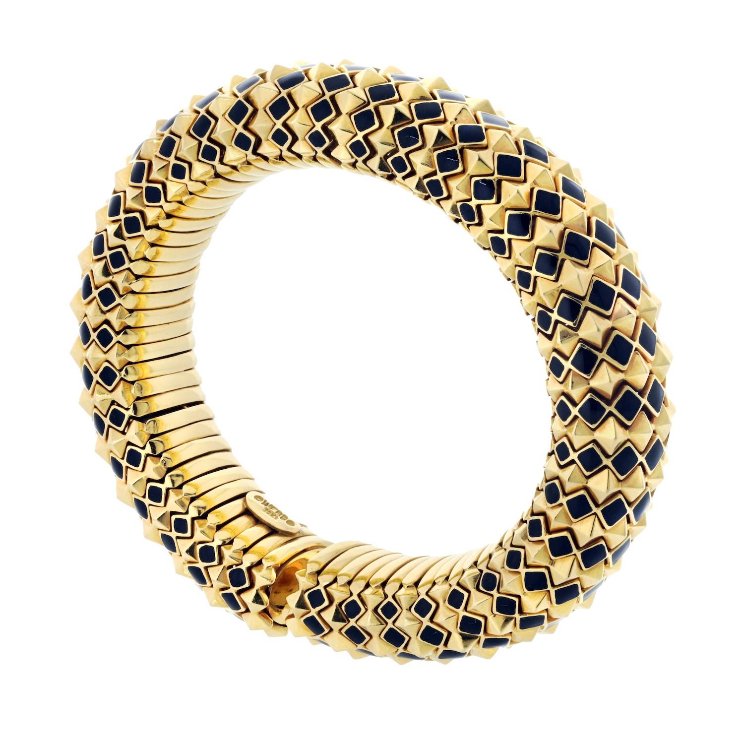 David Webb - Bracelet à enfiler en or jaune 18K avec pyramide en émail noir et pointes Pour femmes en vente