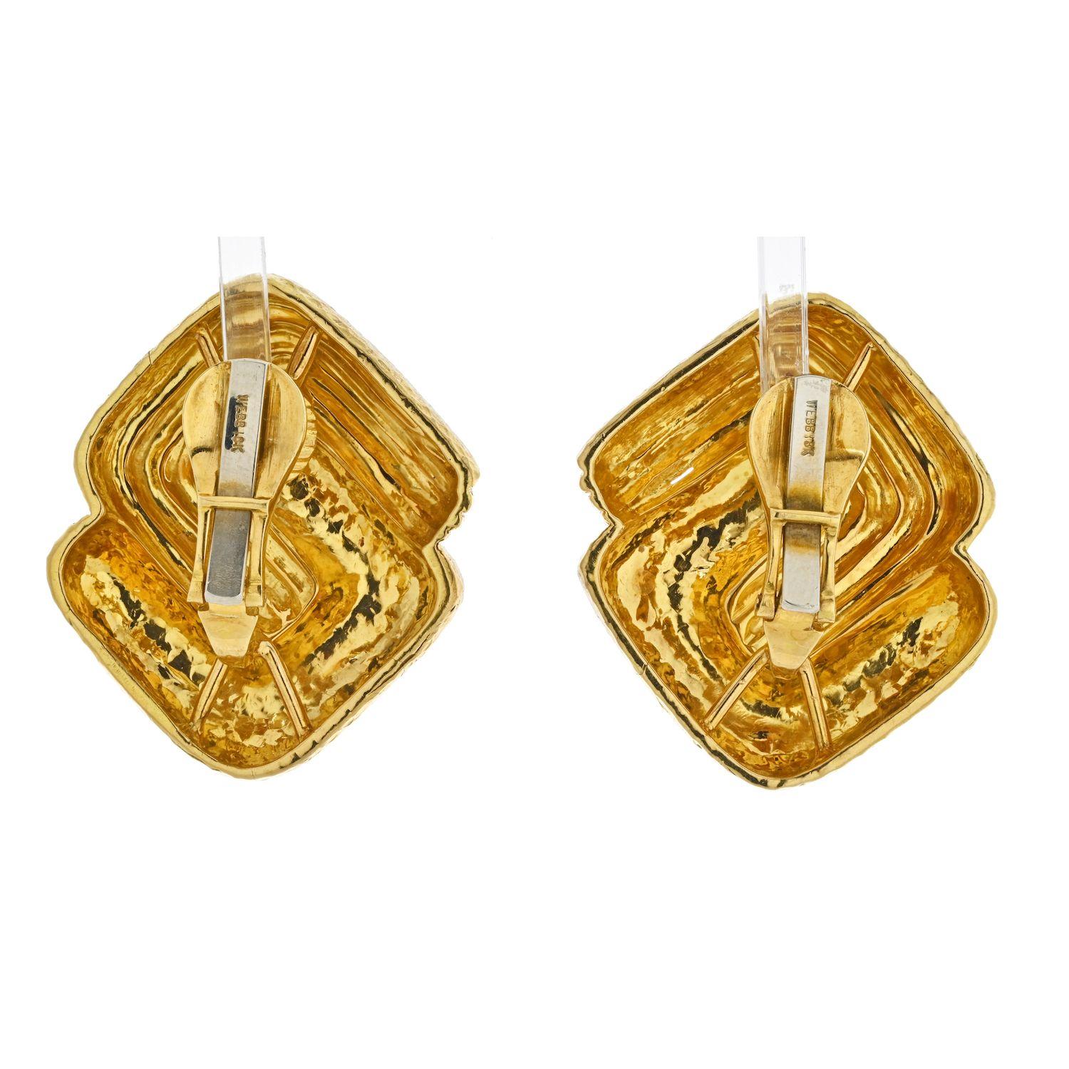 Modern David Webb 18k Yellow Gold Swirl Clip on Earrings For Sale