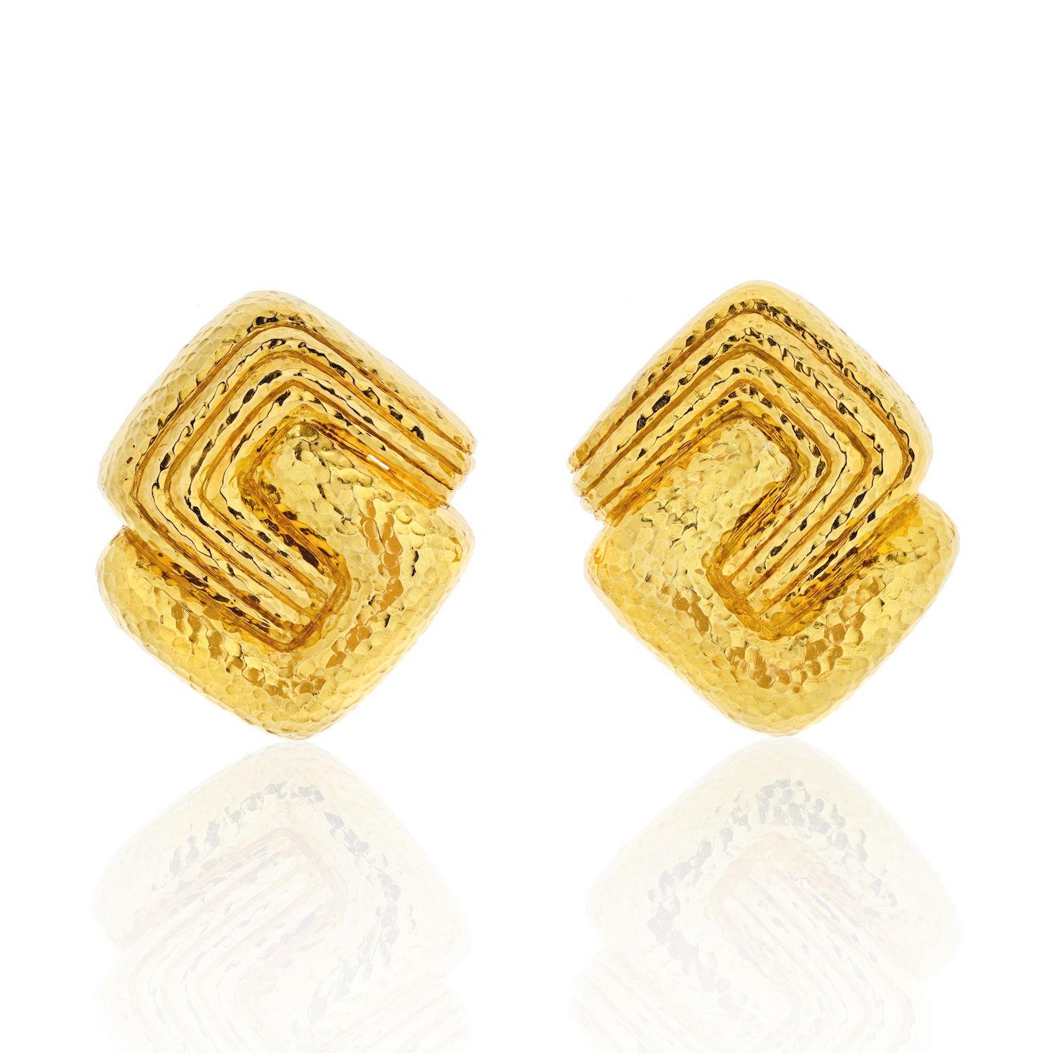 David Webb 18k Yellow Gold Swirl Clip on Earrings In Excellent Condition For Sale In New York, NY