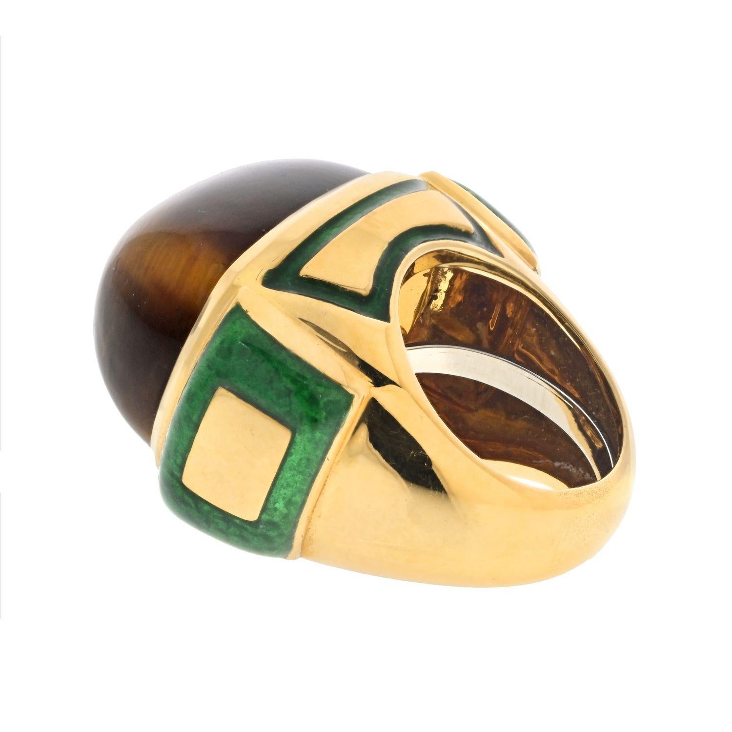 Beautiful cocktail ring, created in New York city at the atelier of David Webb, back in the 1970's. This bold ring was crafted in a geometric shape in solid yellow gold of 18 karats, with high polished finish and embellished with applications of