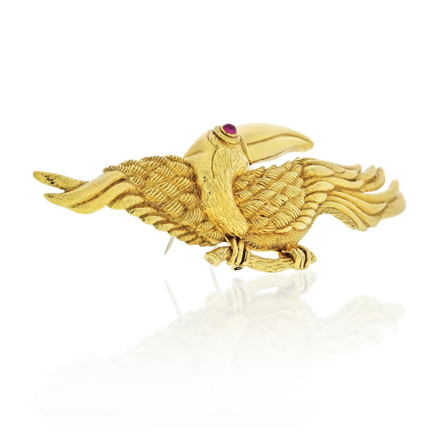 David Webb Toucan yellow gold comes to us from South America. Natives of tropical countries these wonderful creatures are known to be found in the tress hopping from one branch to the other. Add some Toucan power to your outfit with this lovely