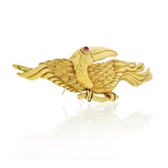 David Webb 18 Karat Yellow Gold Toucan Bird Brooch