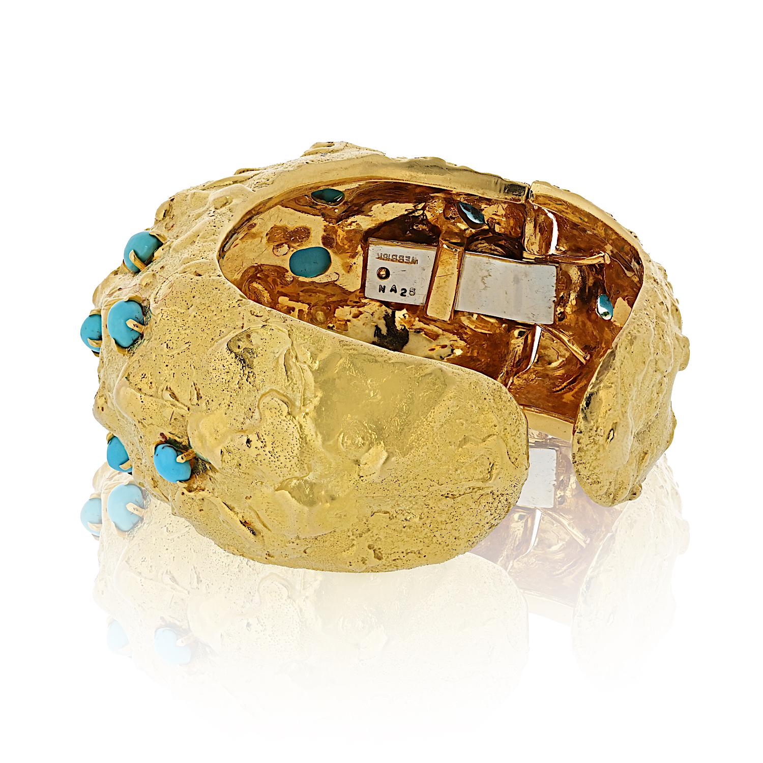 Taille cabochon Bracelet manchette martelé en or jaune 18K et turquoise David Webb en vente