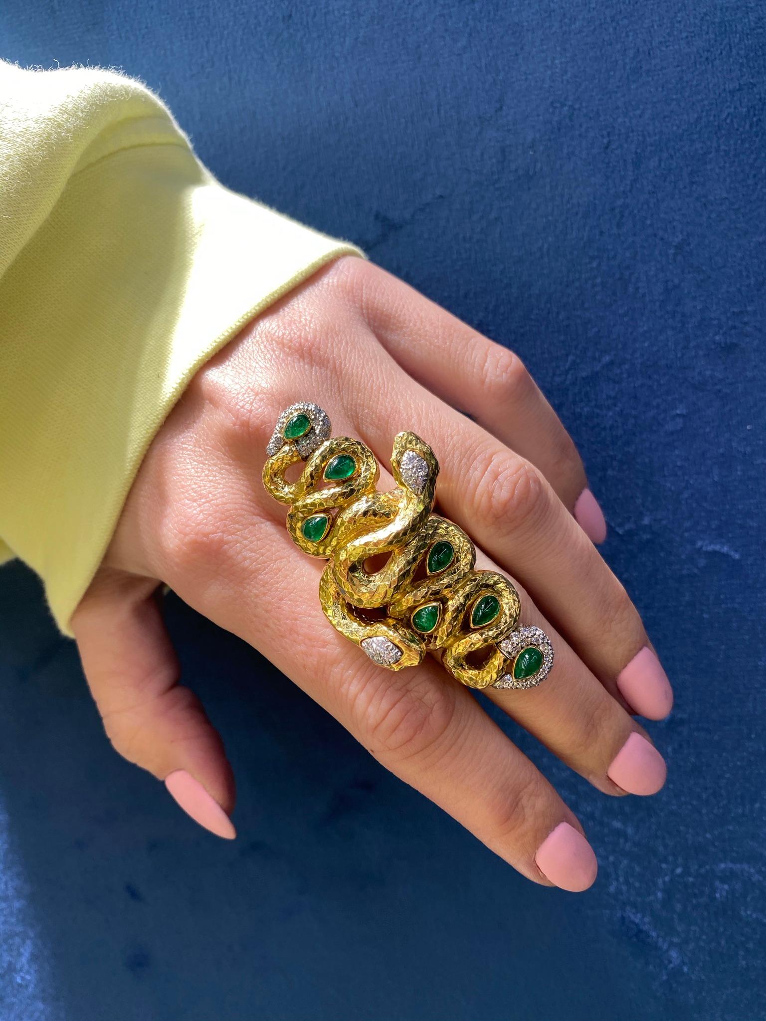 Emerald Cut David Webb 18K Yellow Gold Two Snakes, Emeralds, Diamonds, Interlocking Ring For Sale