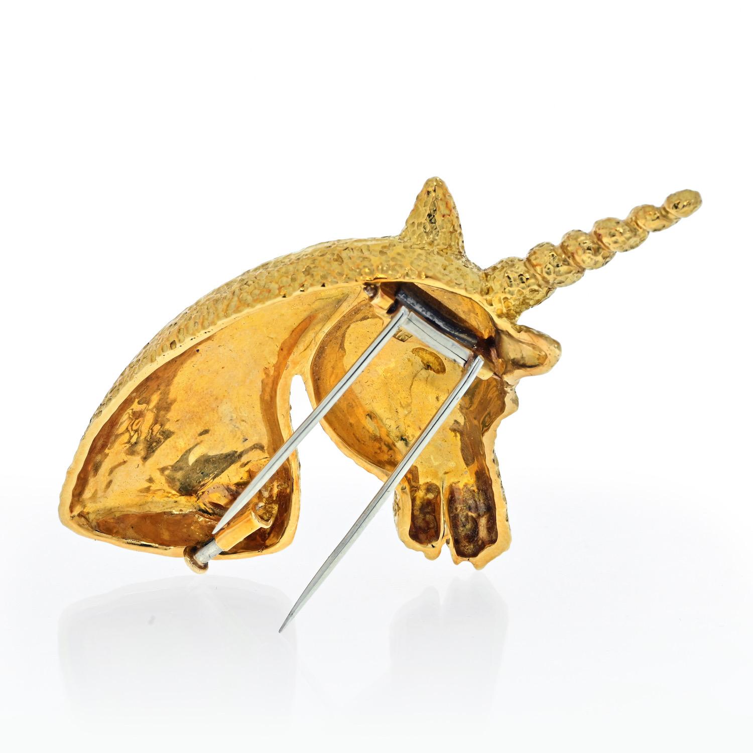 Moderne David Webb Broche en forme de licorne en or jaune 18 carats en vente