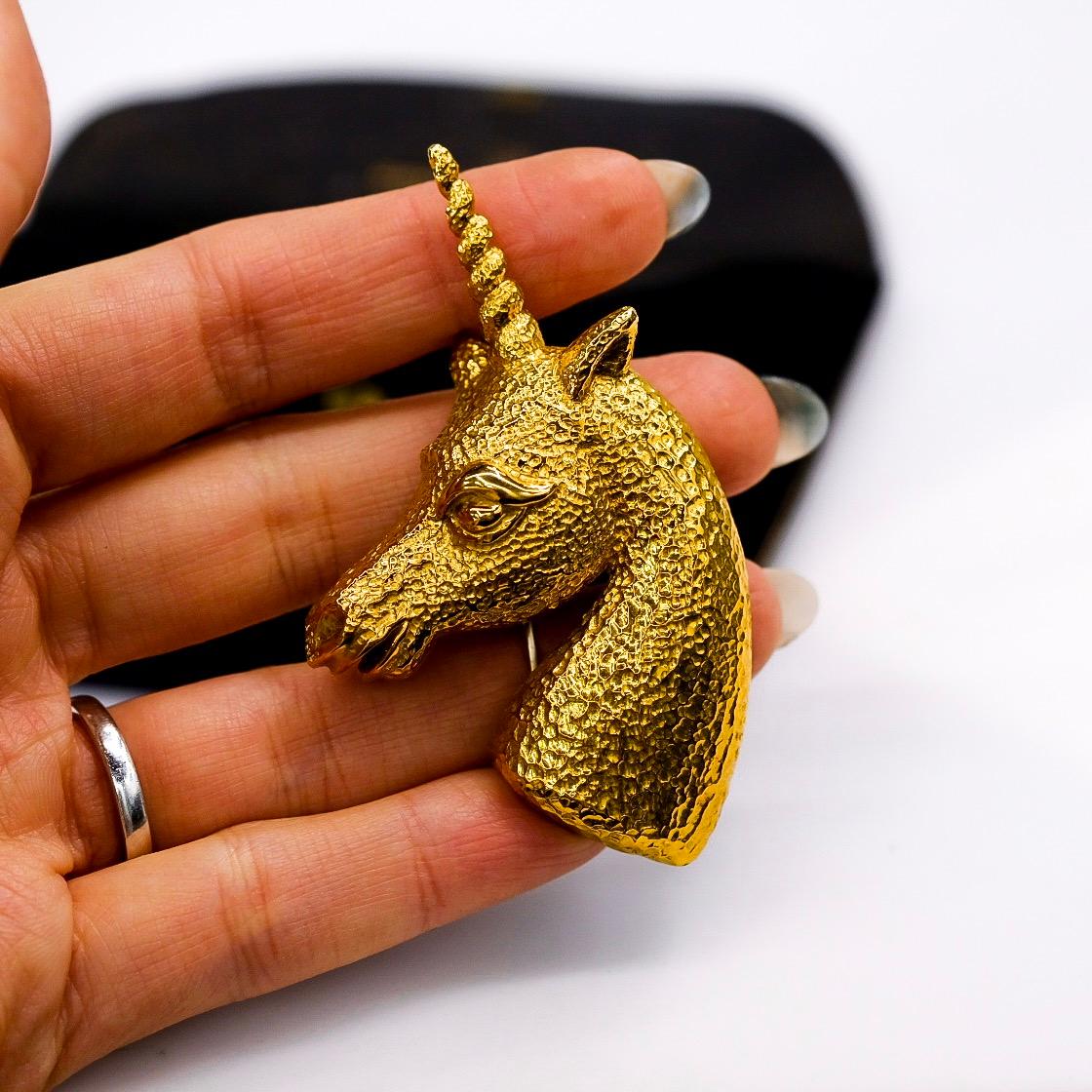 David Webb 18K Yellow Gold Unicorn Brooch For Sale 2