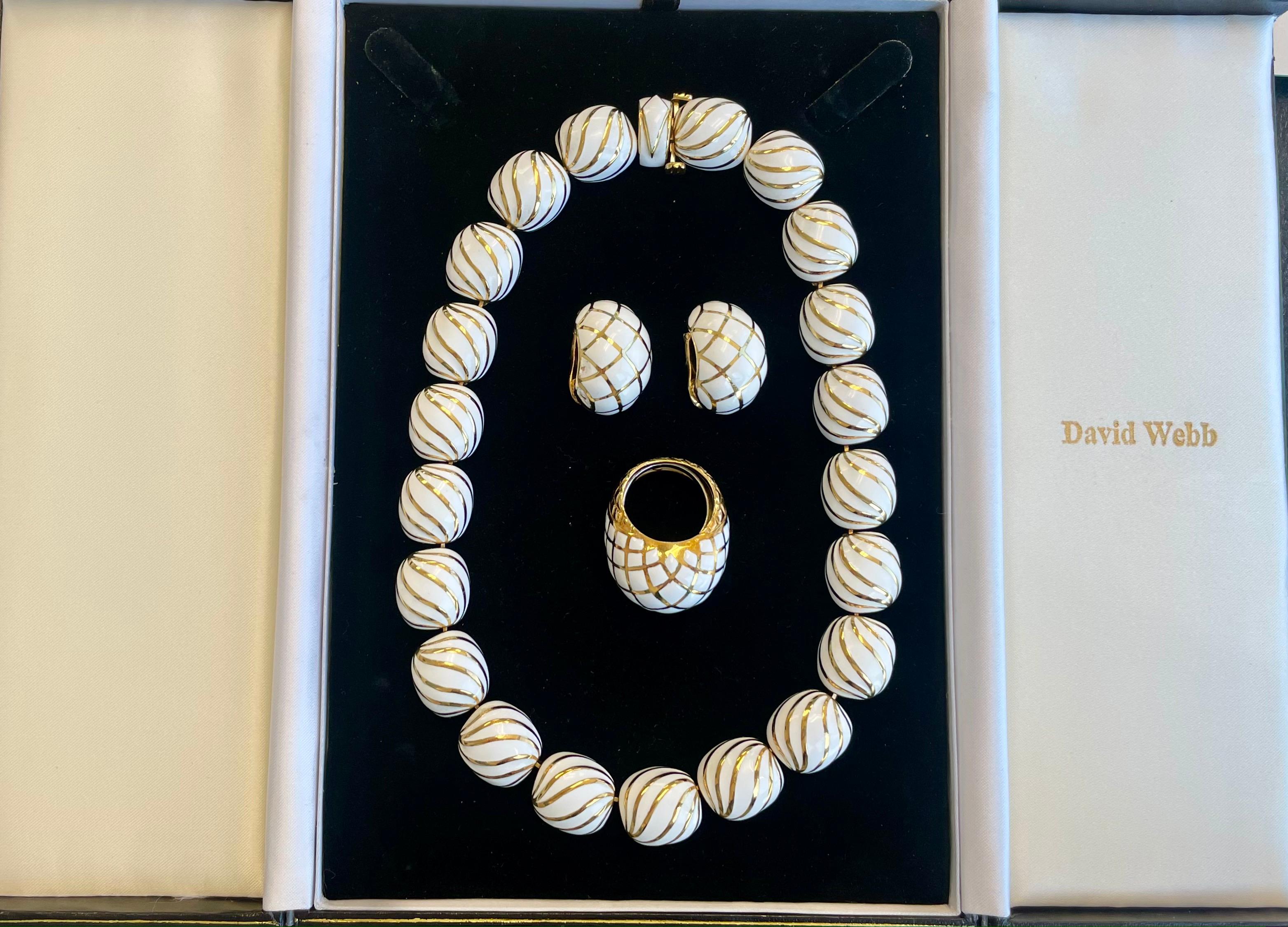 David Webb 18K Gelbgold Weiß Emaille Halskette im Angebot 3