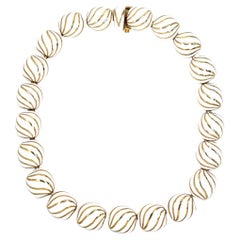 David Webb Collar de oro amarillo de 18 quilates con esmalte blanco