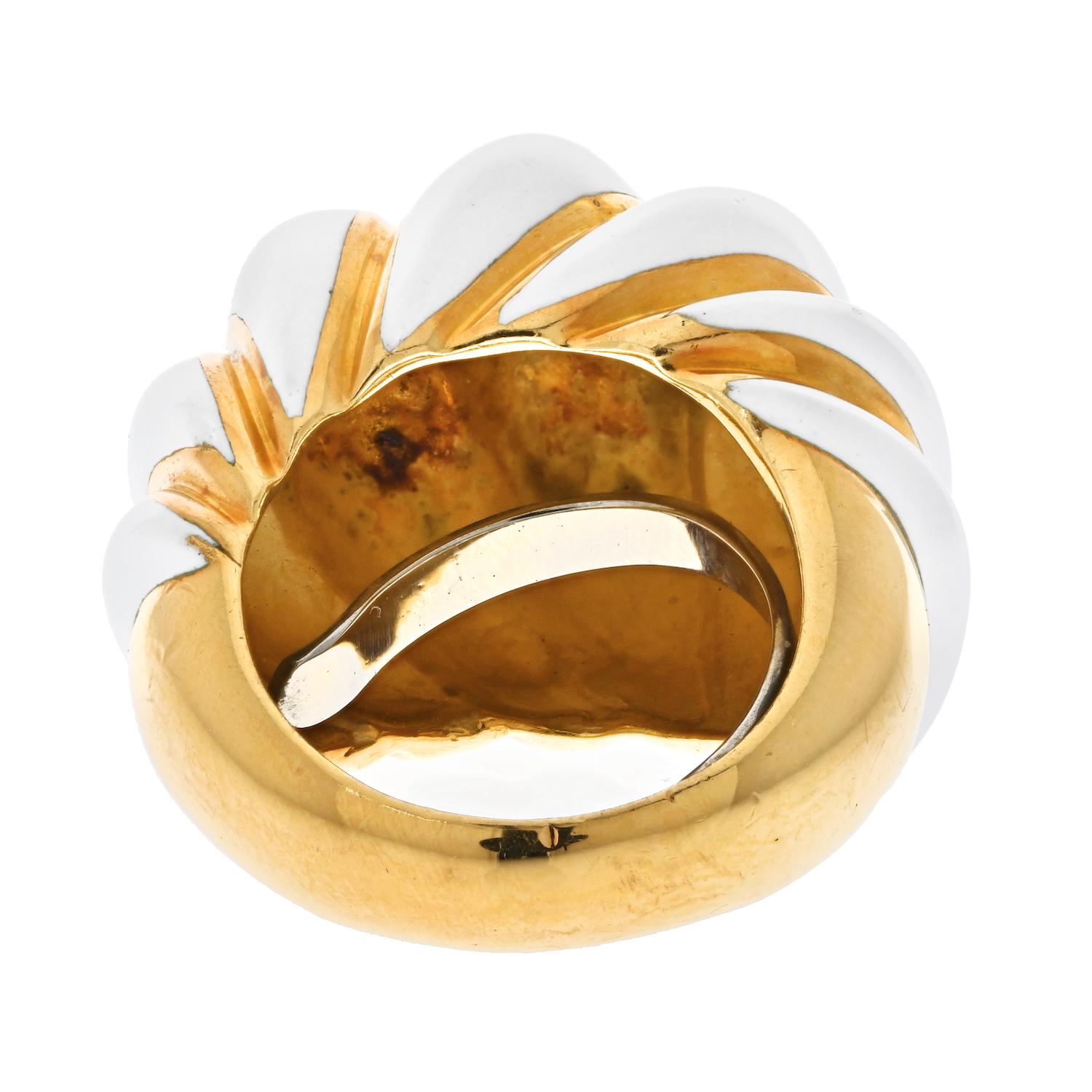 David Webb 18K Gelbgold, Weißer Emaille Cocktail Ring Damen im Angebot