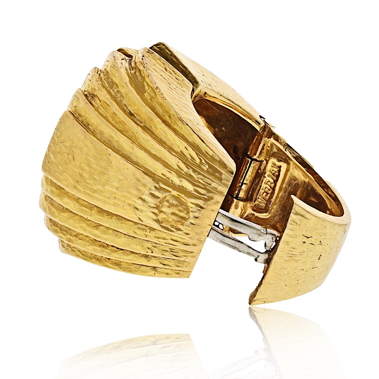 David Webb 18K Yellow Gold With Bark Finish Estate Step Ring In Excellent Condition For Sale In New York, NY