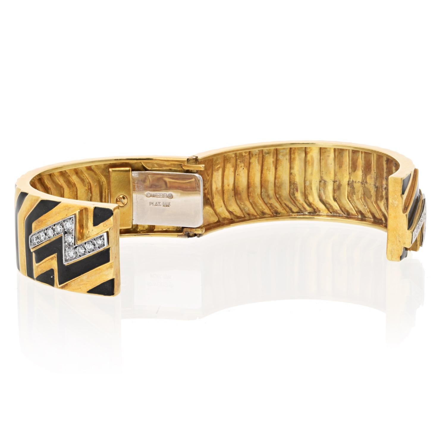 Moderne Bracelet en or jaune 18K avec diamants Zig Zag et émail noir David Webb en vente