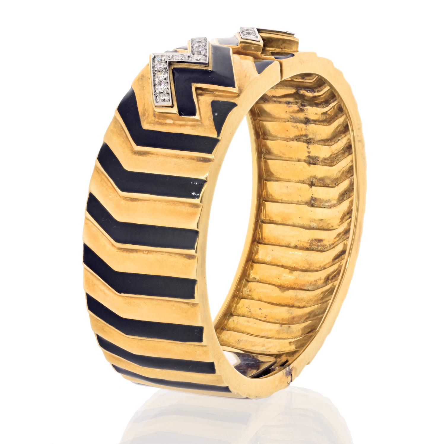 Taille ronde Bracelet en or jaune 18K avec diamants Zig Zag et émail noir David Webb en vente