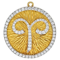 David Webb Broche à grand pendentif en or jaune 18 carats sur le thème du zodiaque Bélier