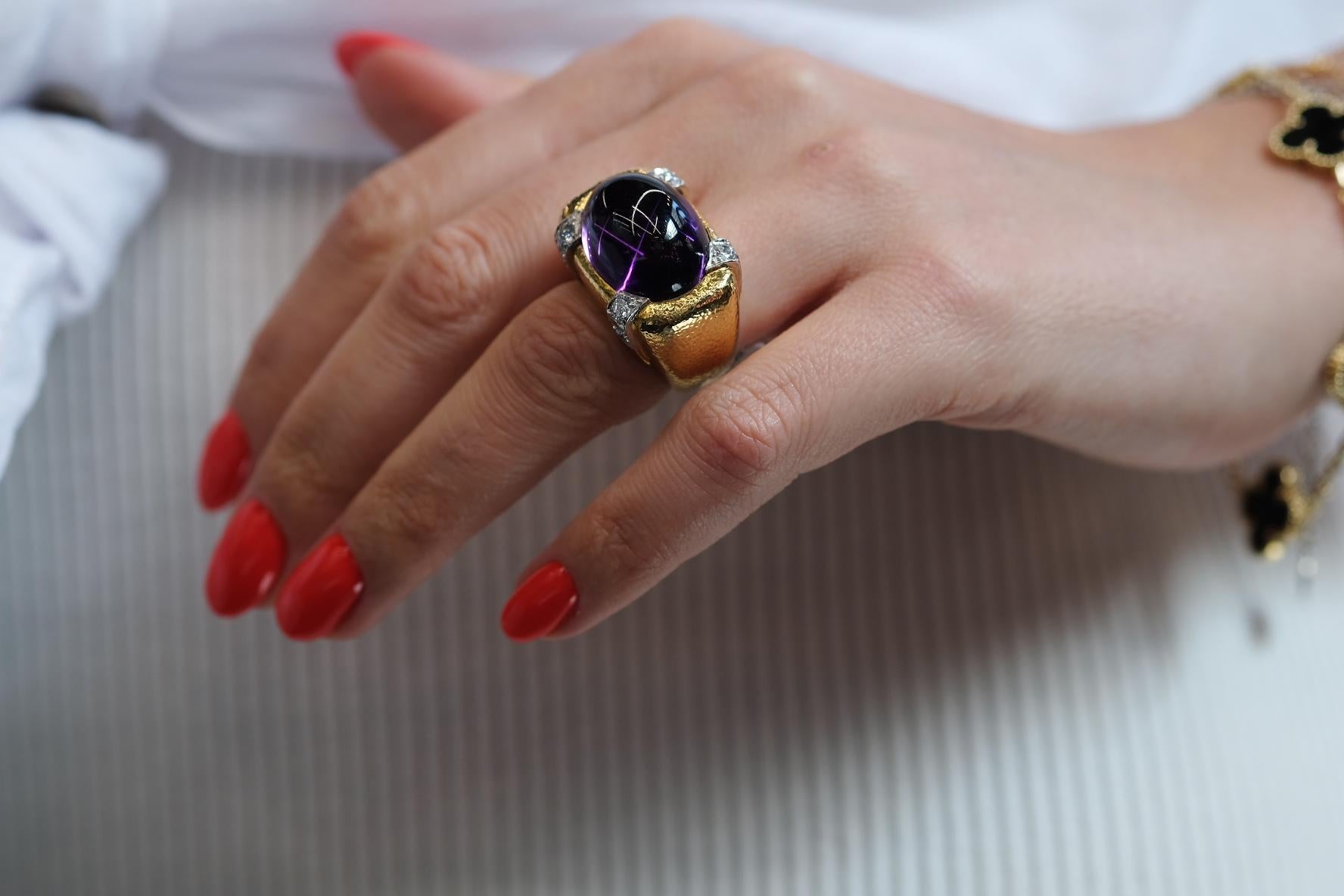David Webb Anello con ametista cabochon e diamante in oro giallo 18k in vendita 4
