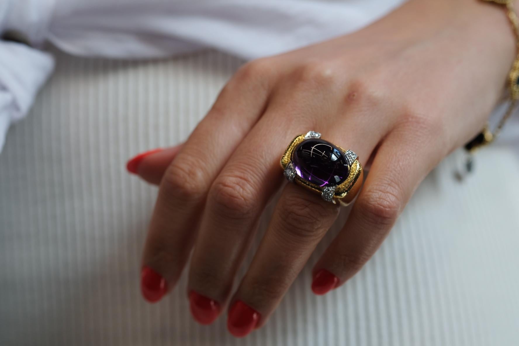 David Webb Anello con ametista cabochon e diamante in oro giallo 18k in vendita 5