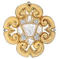David Webb Broche pendentif grande croix de Malte à volutes en or 18 carats et cristal de roche