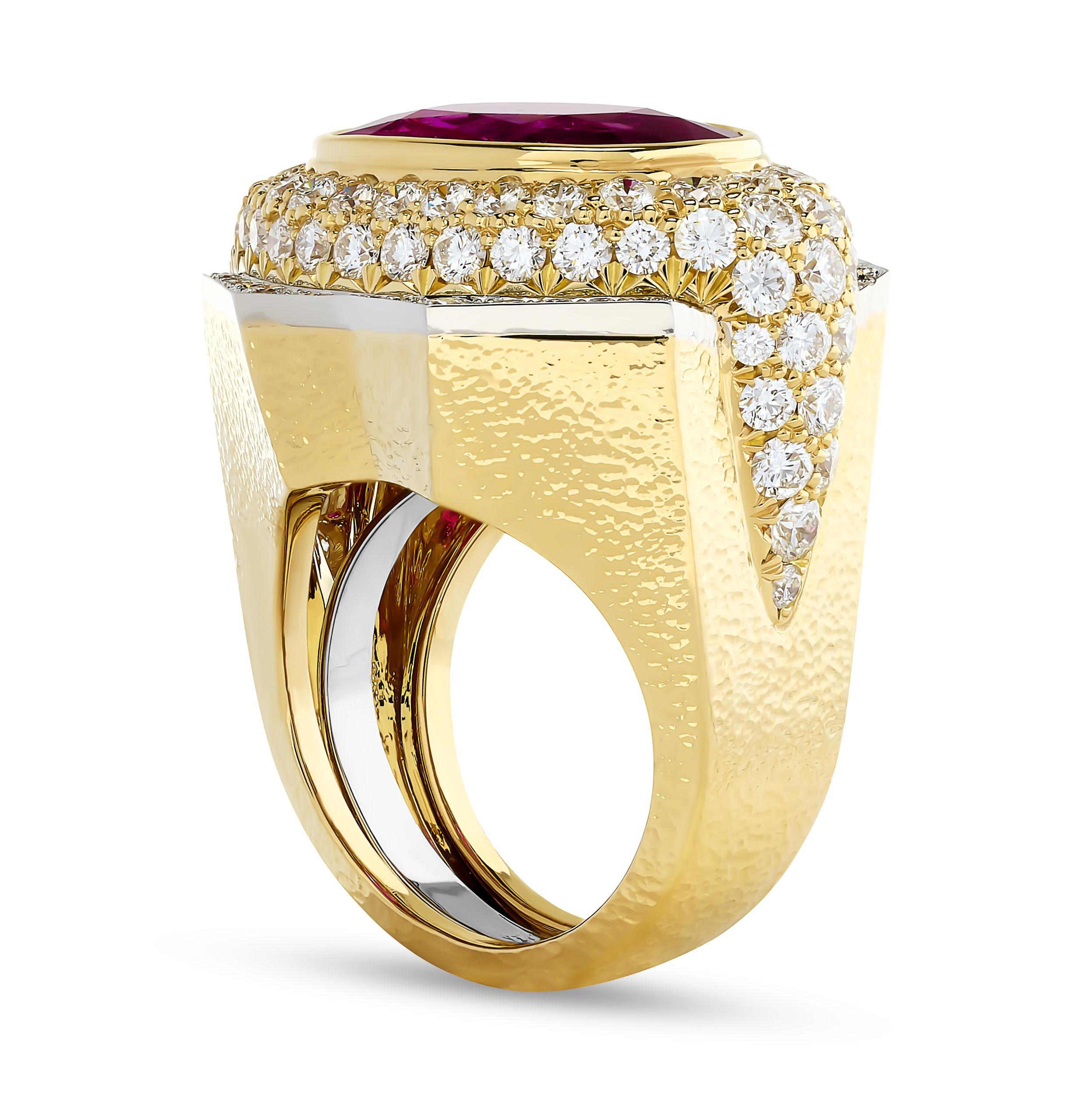 Taille coussin David Webb, bague coussin en platine et rubis 18 carats sertie d'un diamant serti clos en vente