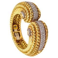 Antique David Webb 1960 Bangle Bracelet in 18kt Yellow Gold with 9.52 Ctw in Diamonds