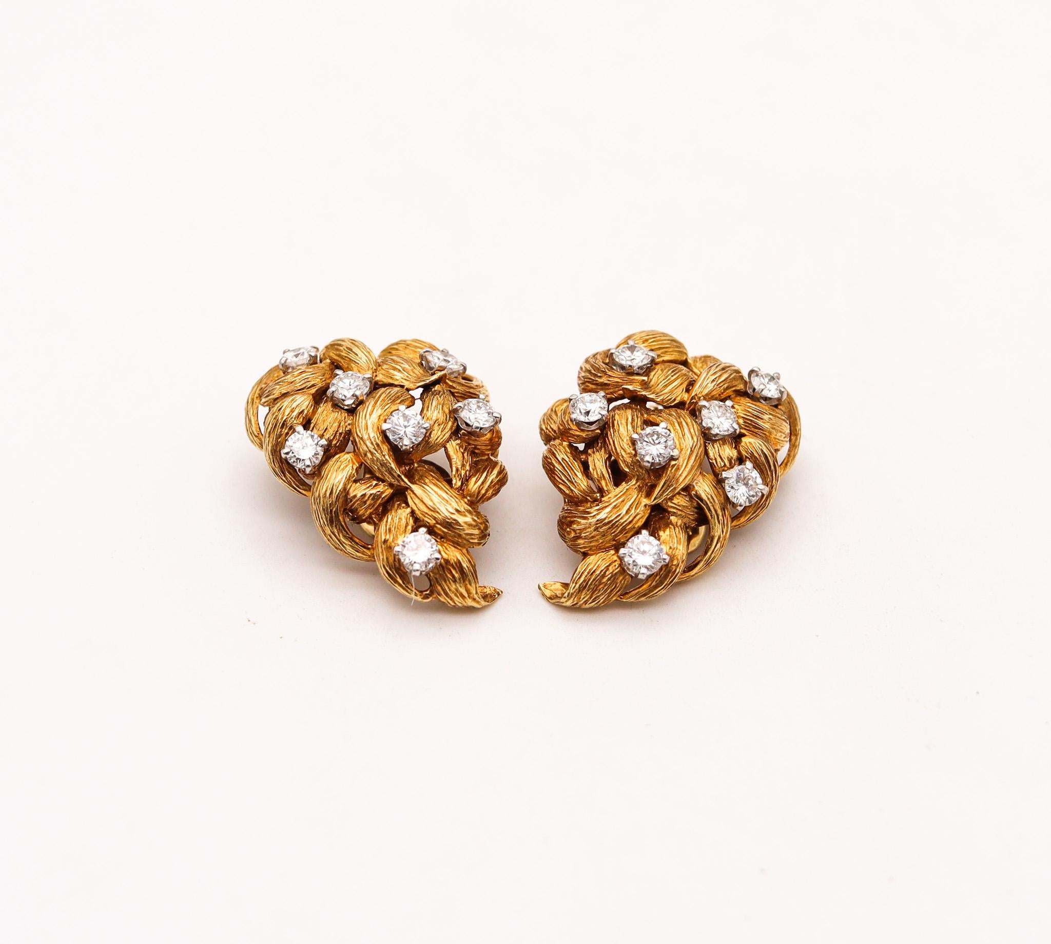Door knocker earrings designed by David Webb (1925-1975).

Beautiful American classic pair, created in New York City at the jewelry atelier of David Webb during the mid-20th Century period, back in the 1960. These clips-on earrings has been crafted