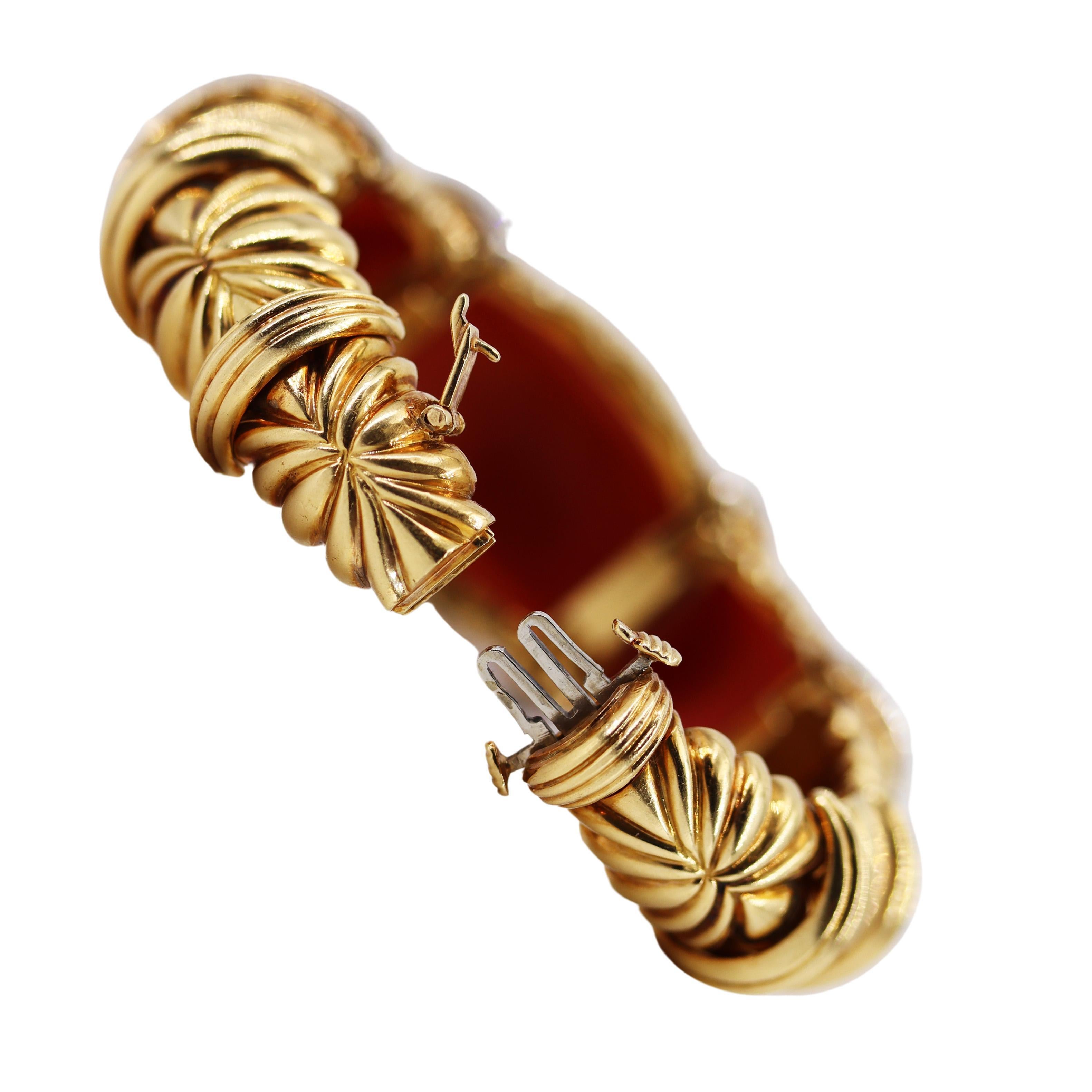 DAVID WEBB 1960 Mid-Century 18k Gold-Armreif mit Koralle und VVS-Diamanten im Angebot 4