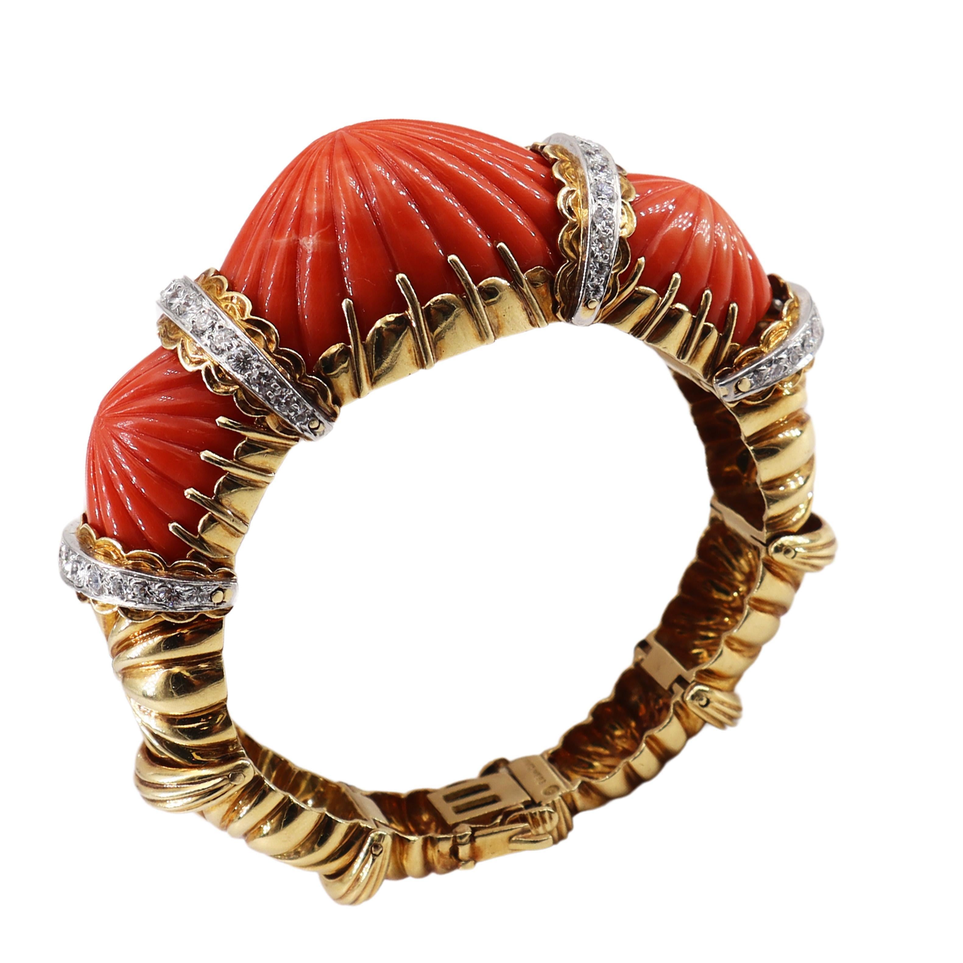 DAVID WEBB 1960 Mid-Century 18k Gold-Armreif mit Koralle und VVS-Diamanten im Angebot 6