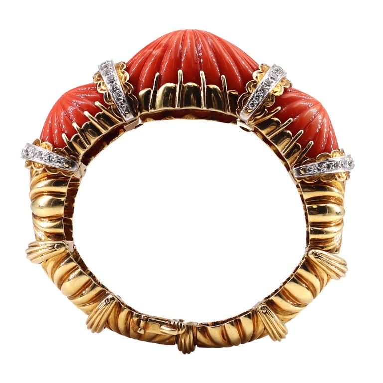 DAVID WEBB 1960 Mid-century 18k Gold Bangle Bracelet with Coral