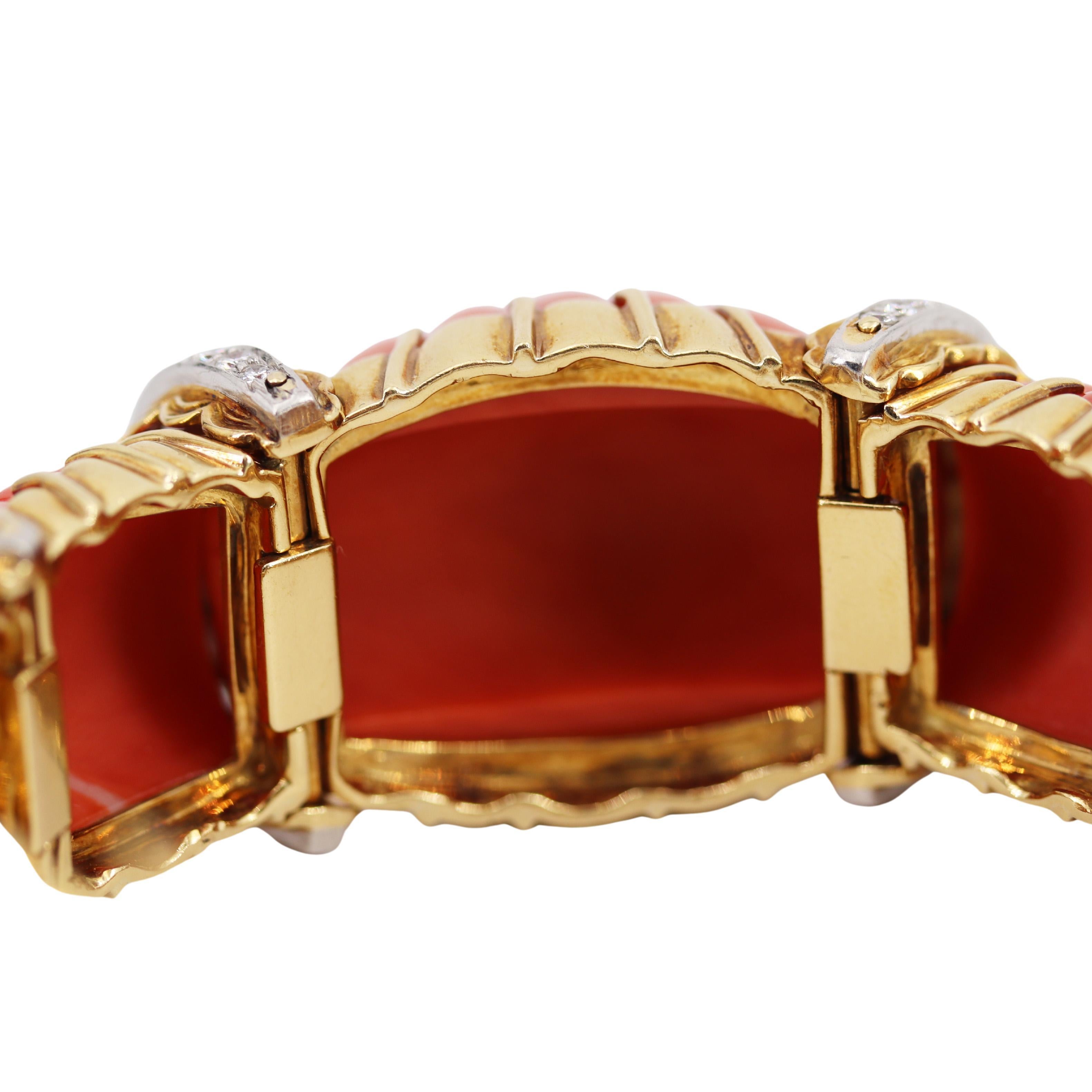 DAVID WEBB 1960 Mid-Century 18k Gold-Armreif mit Koralle und VVS-Diamanten im Angebot 2
