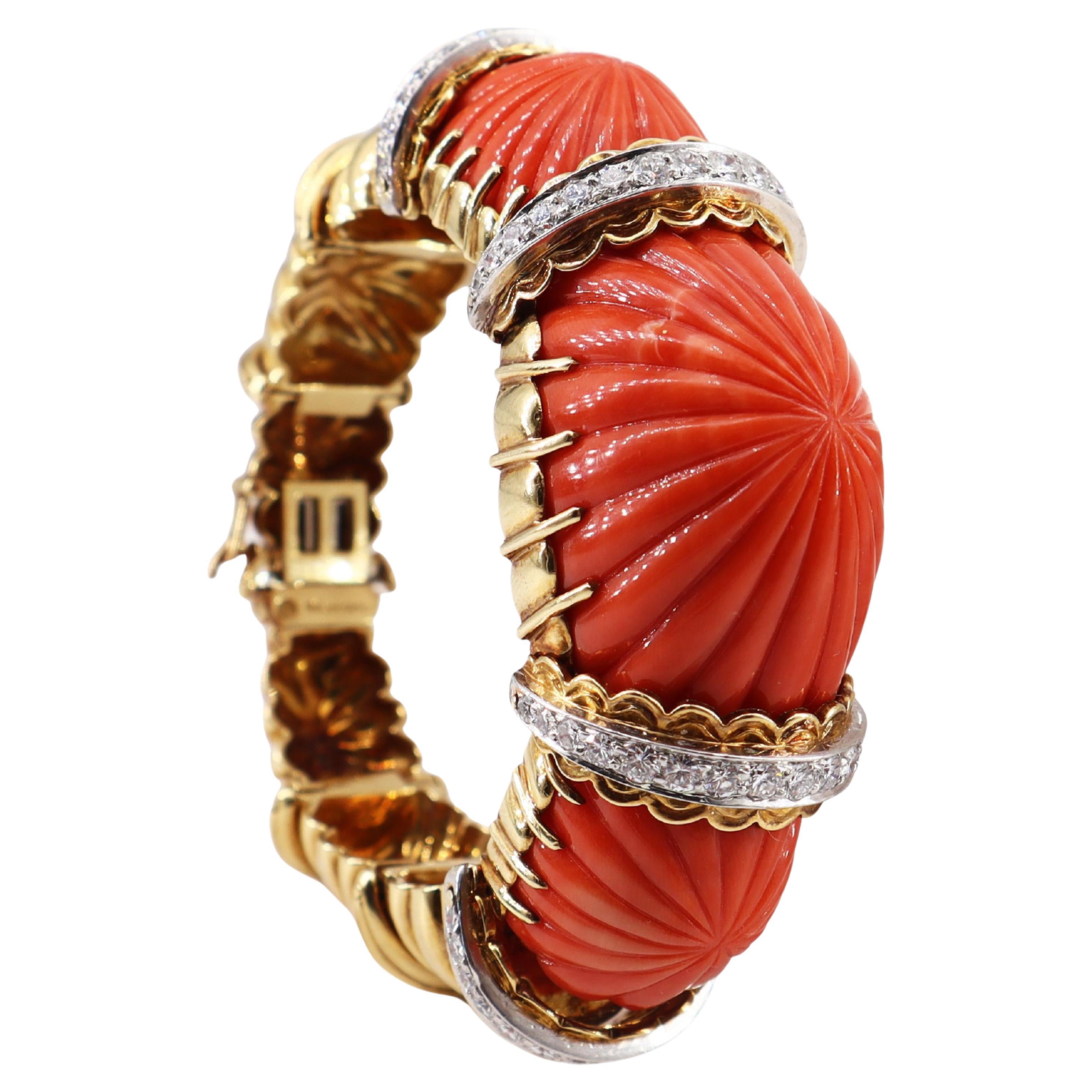 DAVID WEBB 1960 Mid-Century 18k Gold-Armreif mit Koralle und VVS-Diamanten