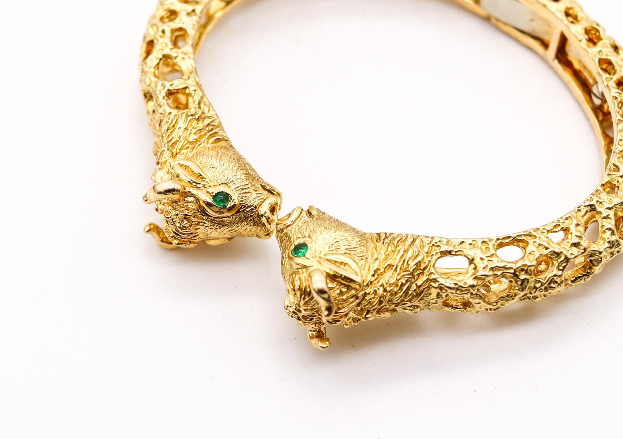 Bangle bracelet designed by David Webb.

Beautiful Taurus zodiacal bangle bracelet, created in New York City at the jewelry atelier of David Webb back in the 1960. This bracelet has been crafted with the heads of two bulls in solid yellow gold of 18