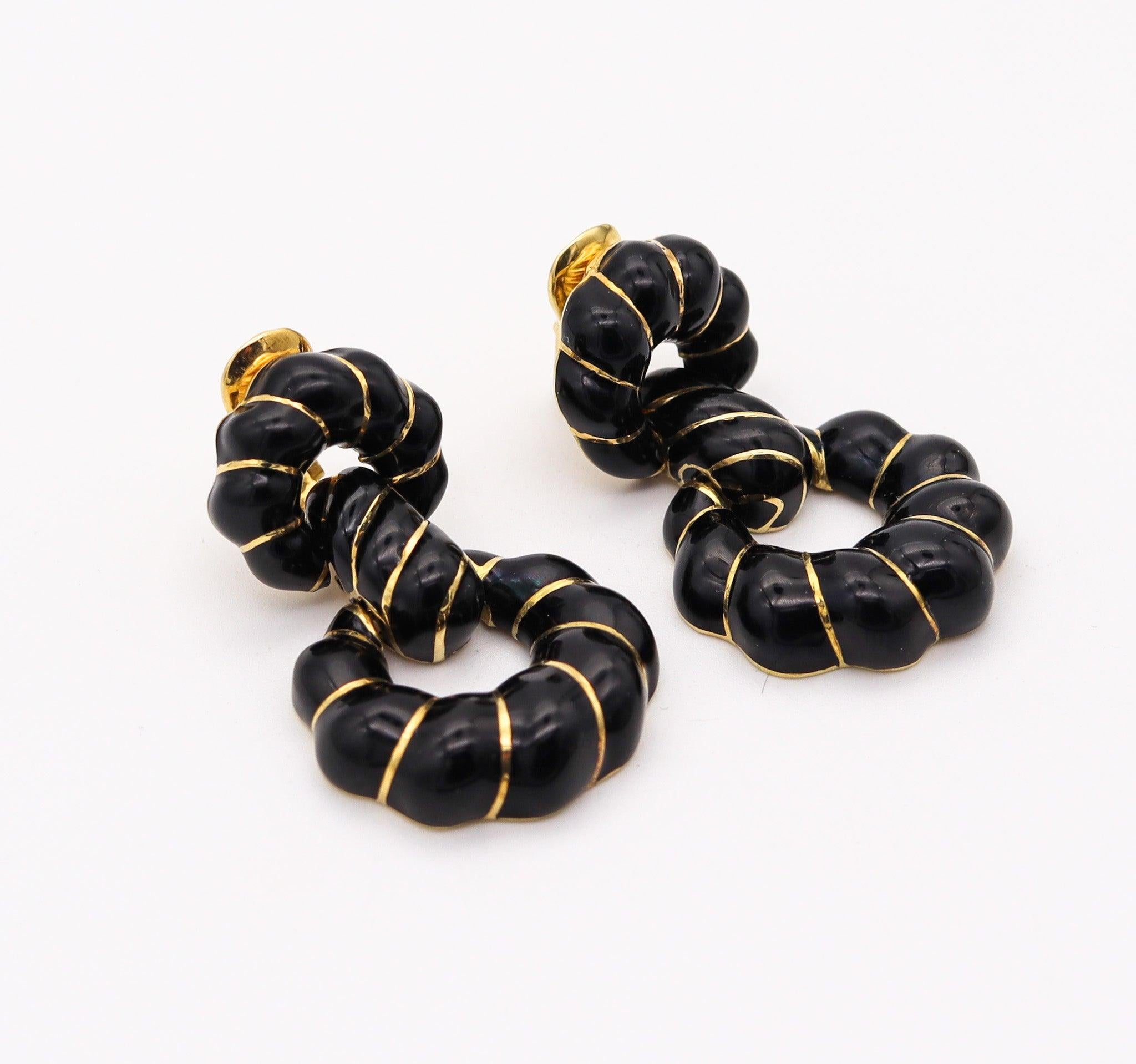 Modernist DAVID WEBB 1970 Black Enameled Door Knockers Dangle Earrings In 18Kt Yellow Gold