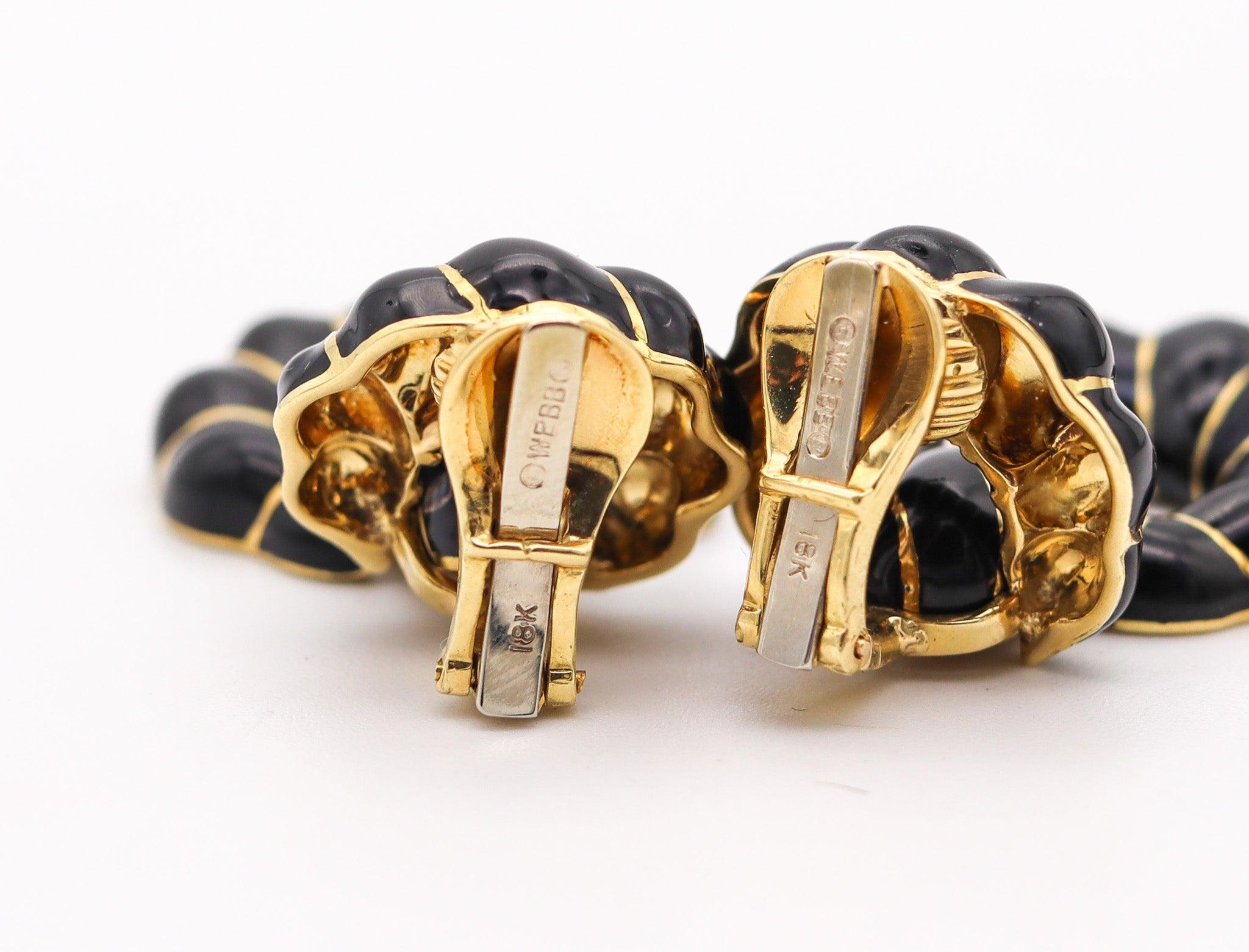 DAVID WEBB 1970 Black Enameled Door Knockers Dangle Earrings In 18Kt Yellow Gold 1