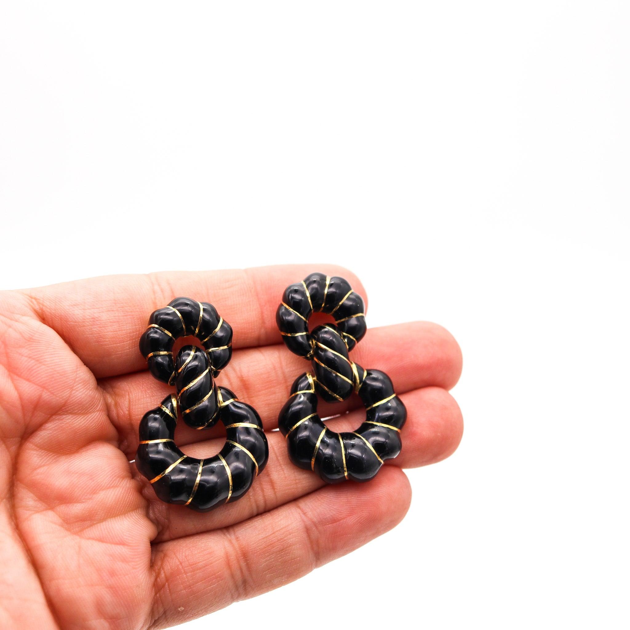 DAVID WEBB 1970 Black Enameled Door Knockers Dangle Earrings In 18Kt Yellow Gold 2